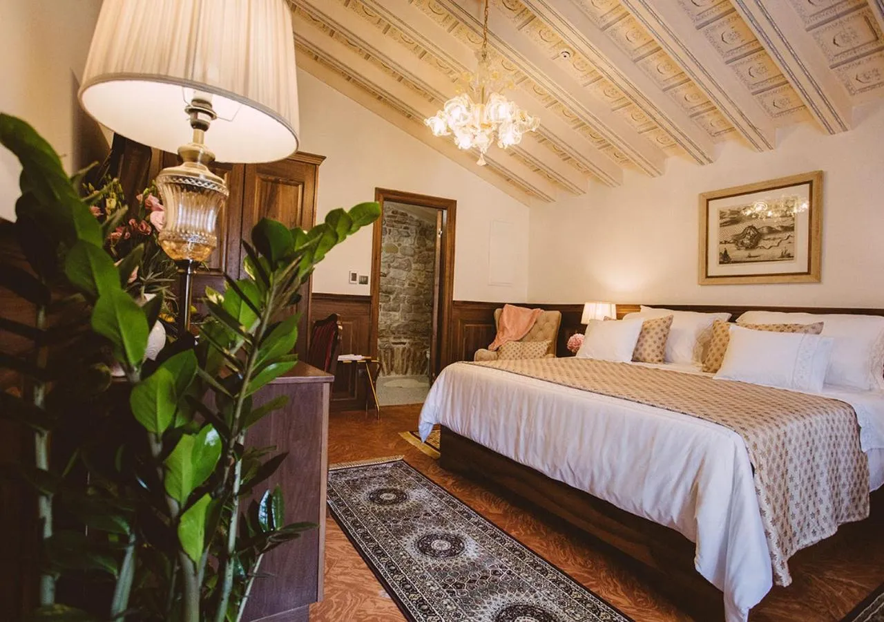 Bed in Heritage Hotel Cardo