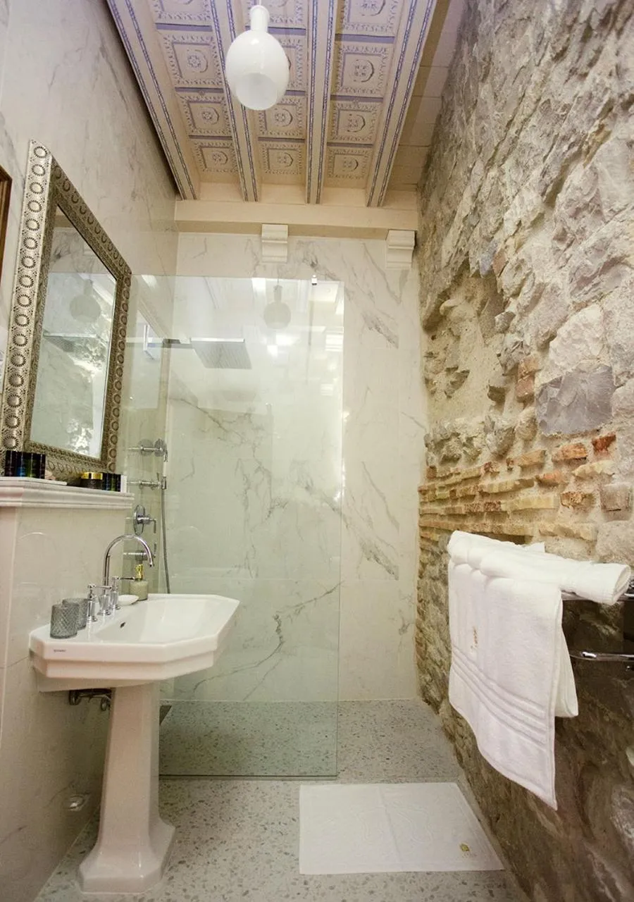 Bathroom in Heritage Hotel Cardo
