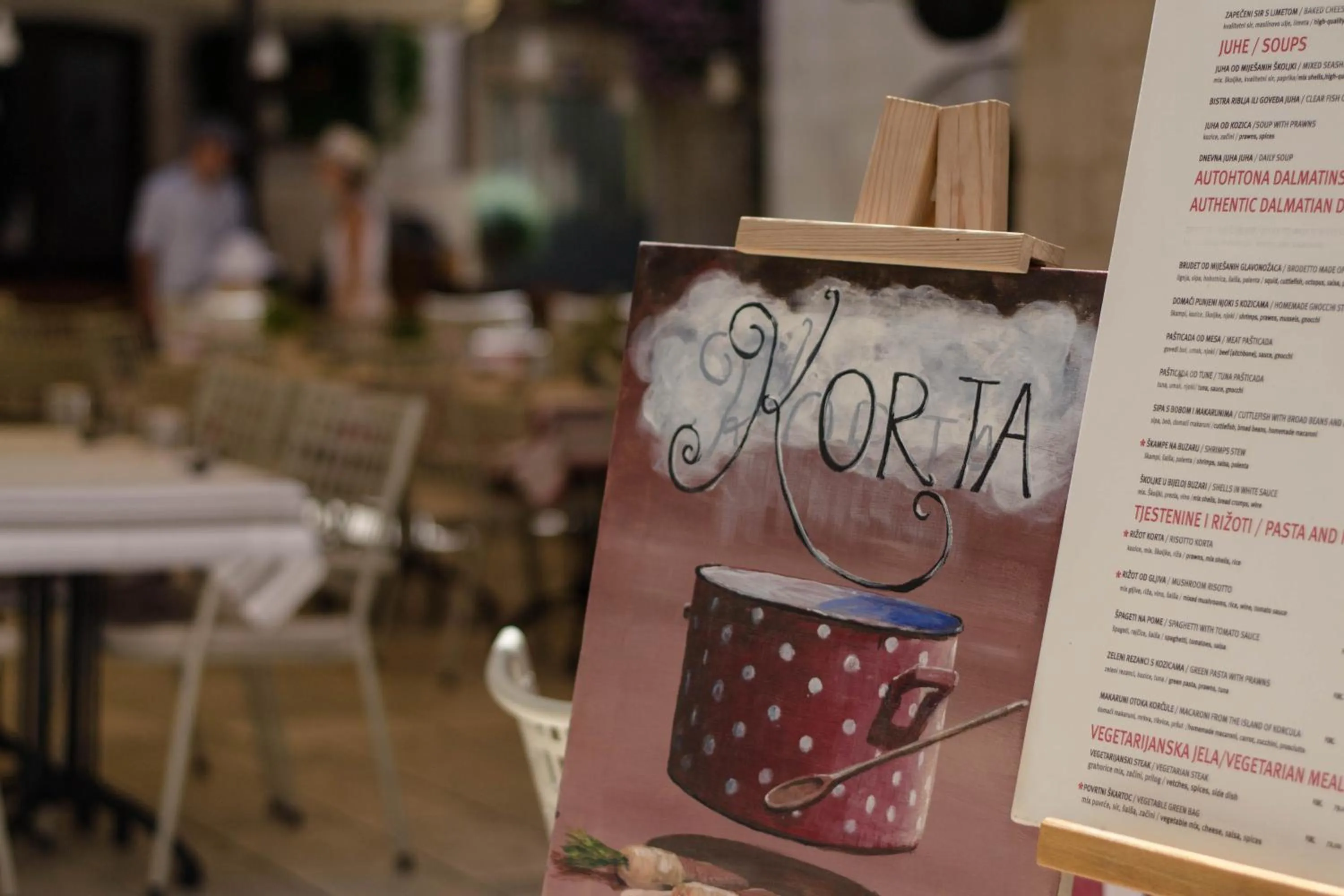 Restaurant/places to eat in Heritage Hotel Cardo