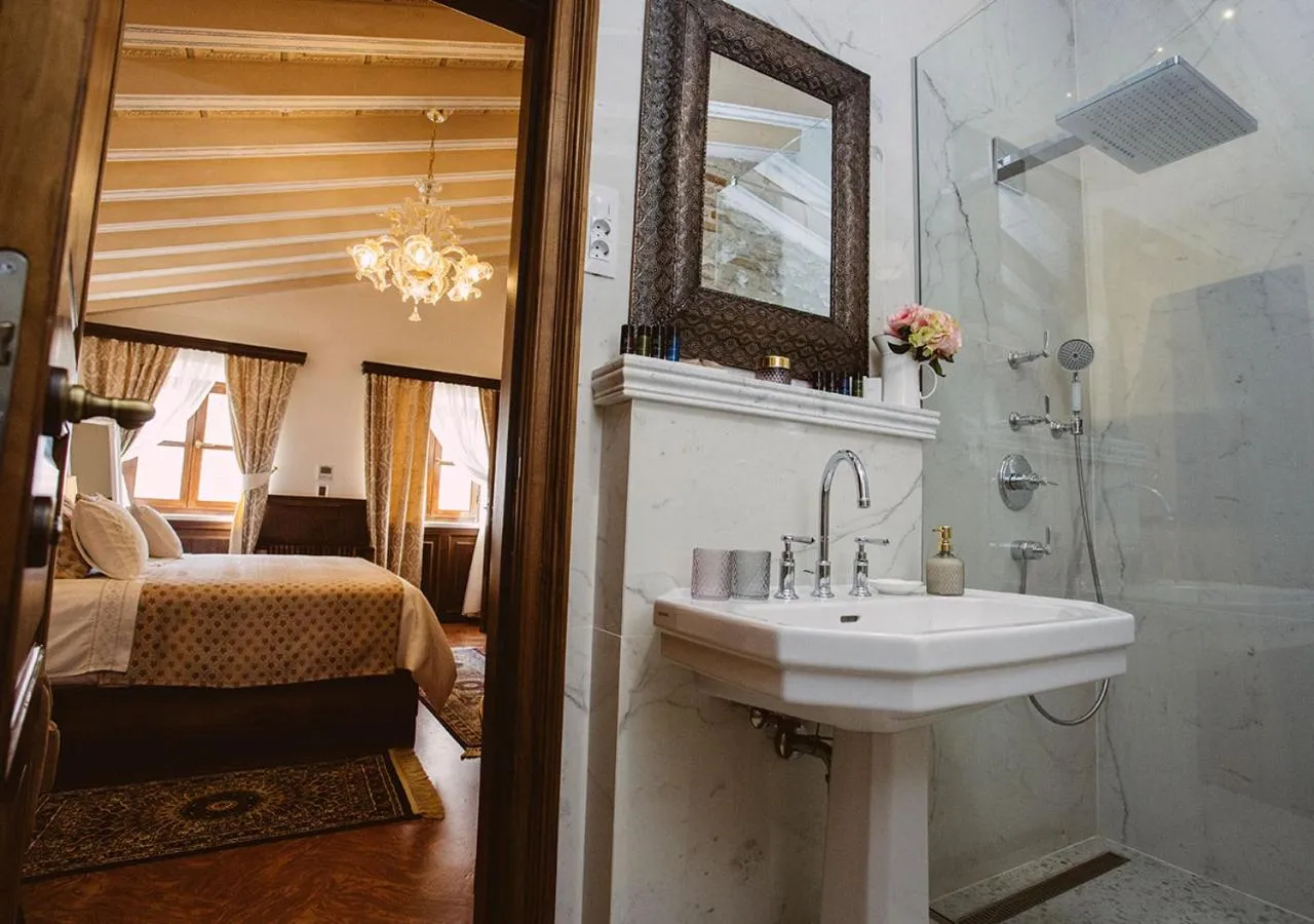 Bathroom, Bed in Heritage Hotel Cardo