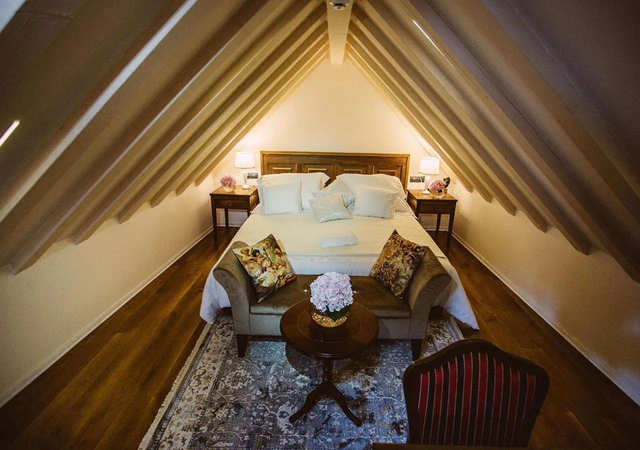 Bed in Heritage Hotel Cardo