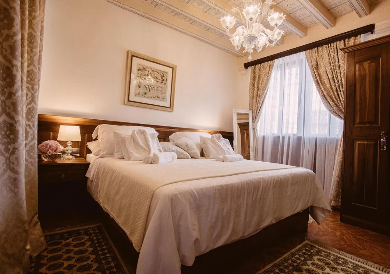 Bed in Heritage Hotel Cardo