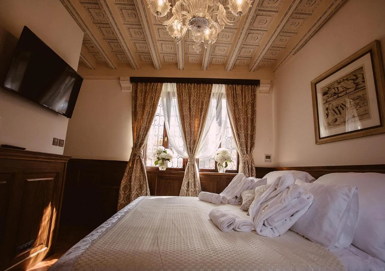 Bed in Heritage Hotel Cardo