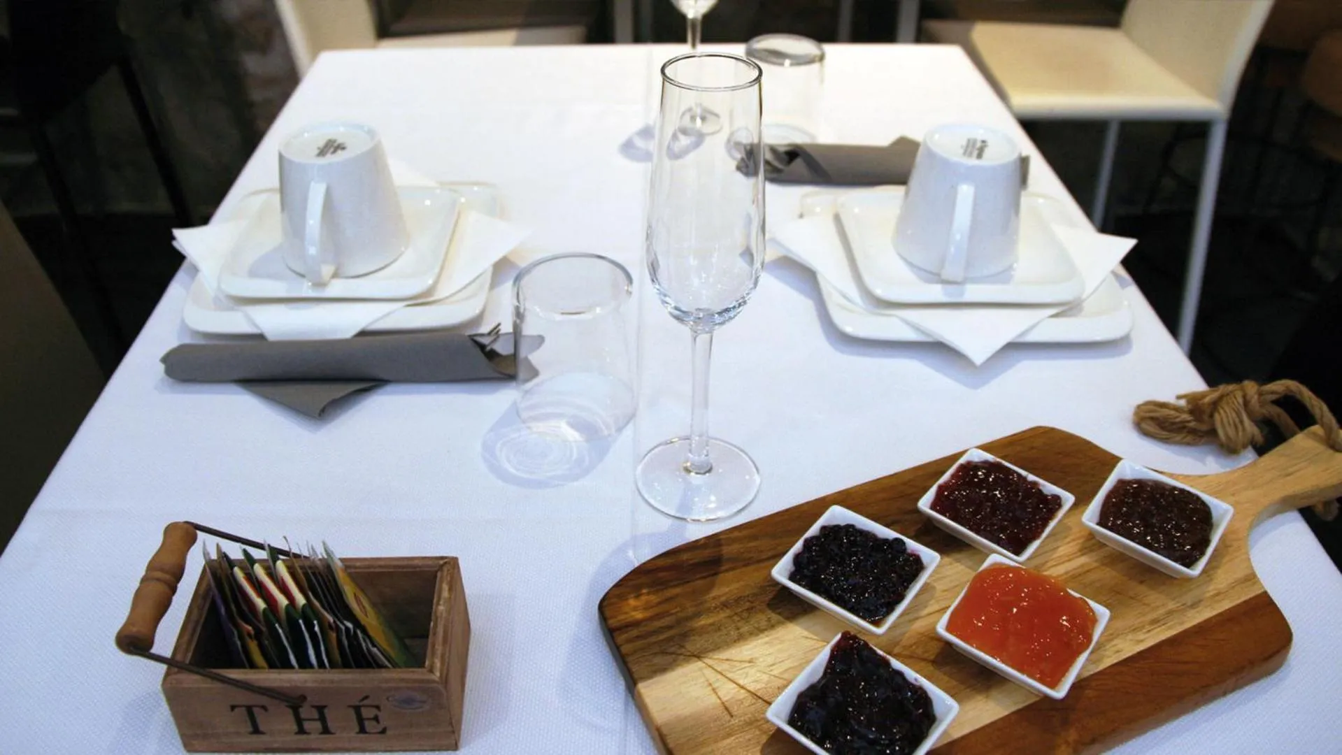 Restaurant/places to eat in Heritage Hotel Cardo