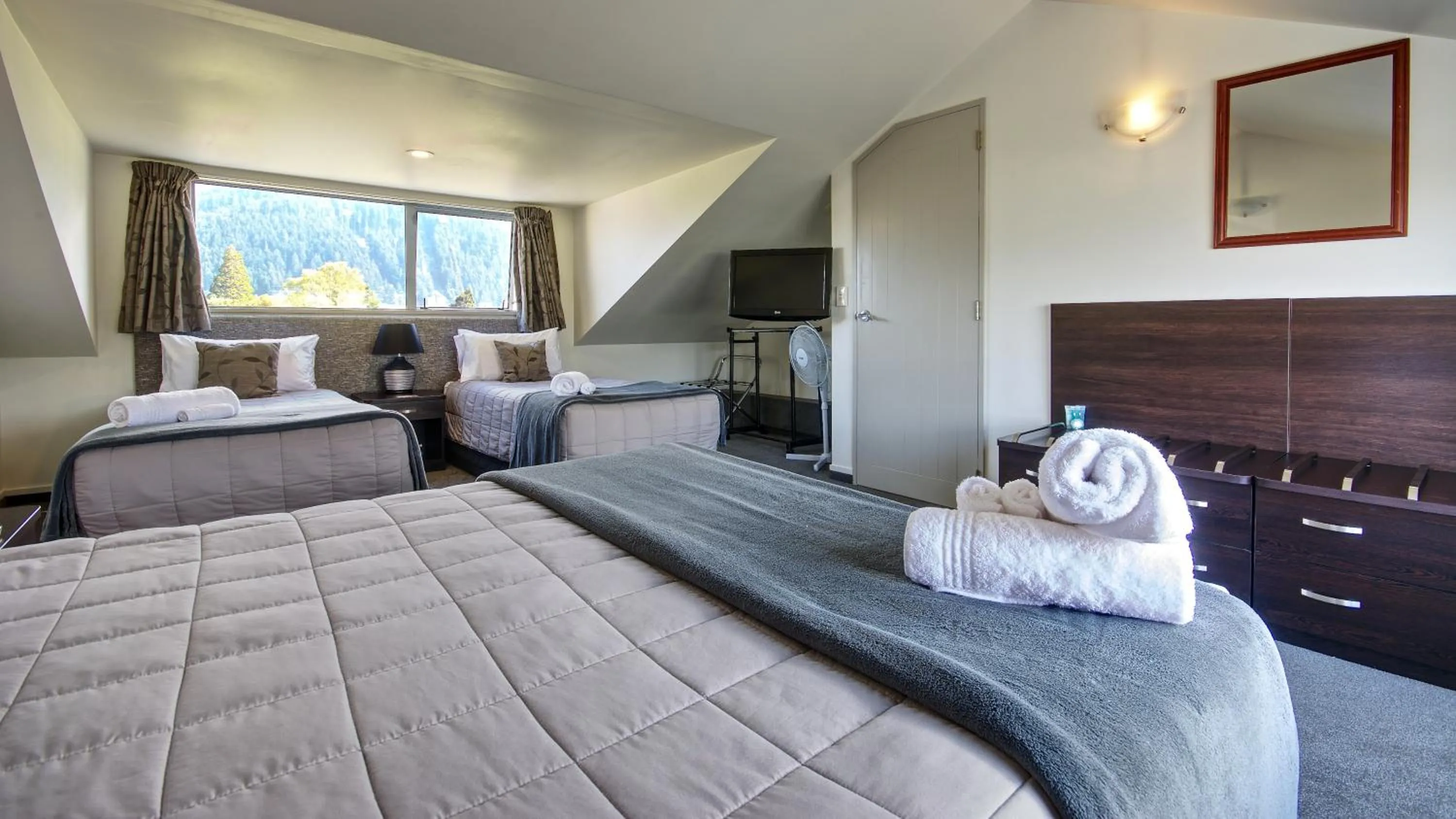 Bed in Alexis Motel & Apartments