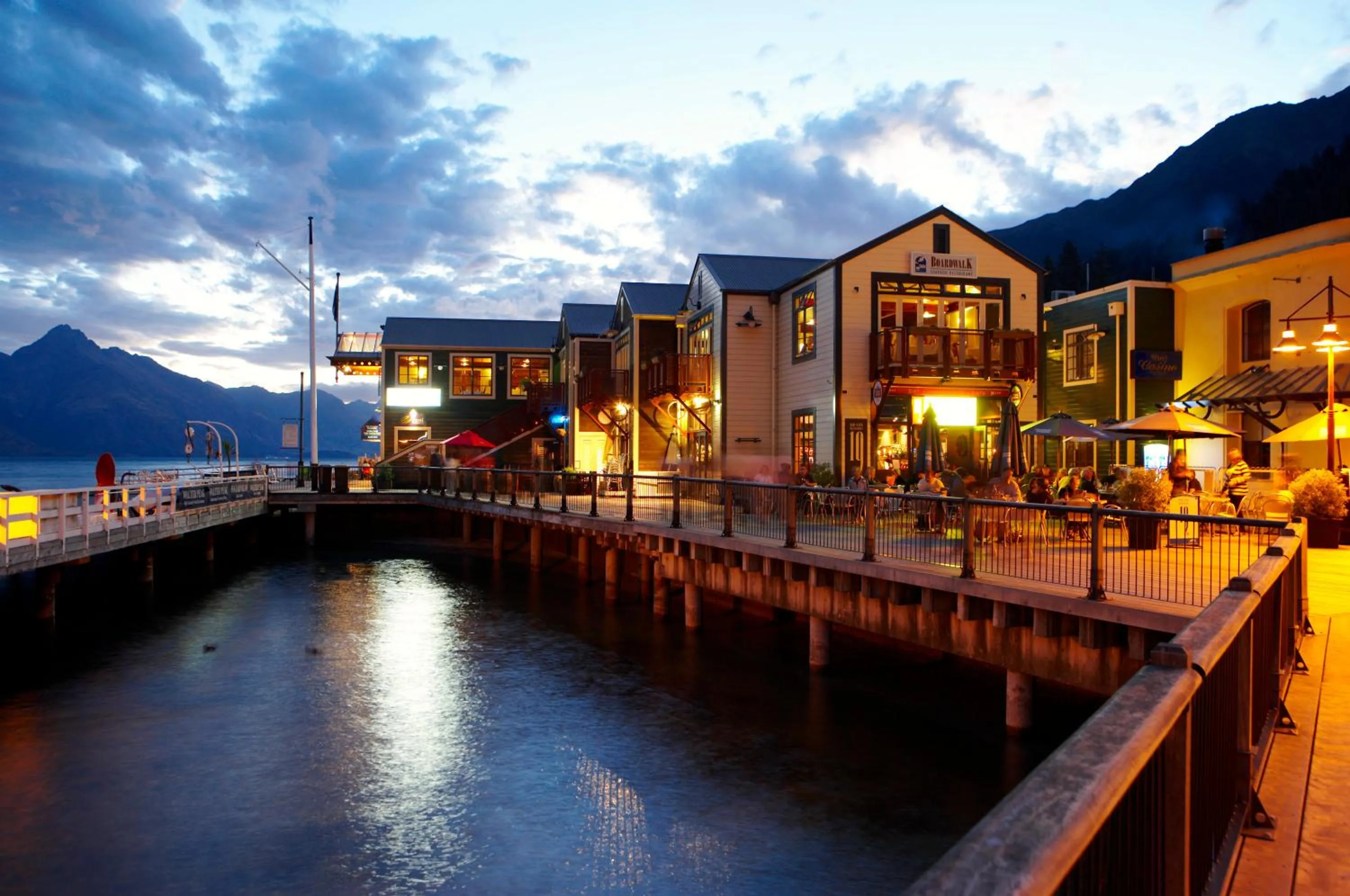 Restaurant/places to eat in Alexis Motel & Apartments