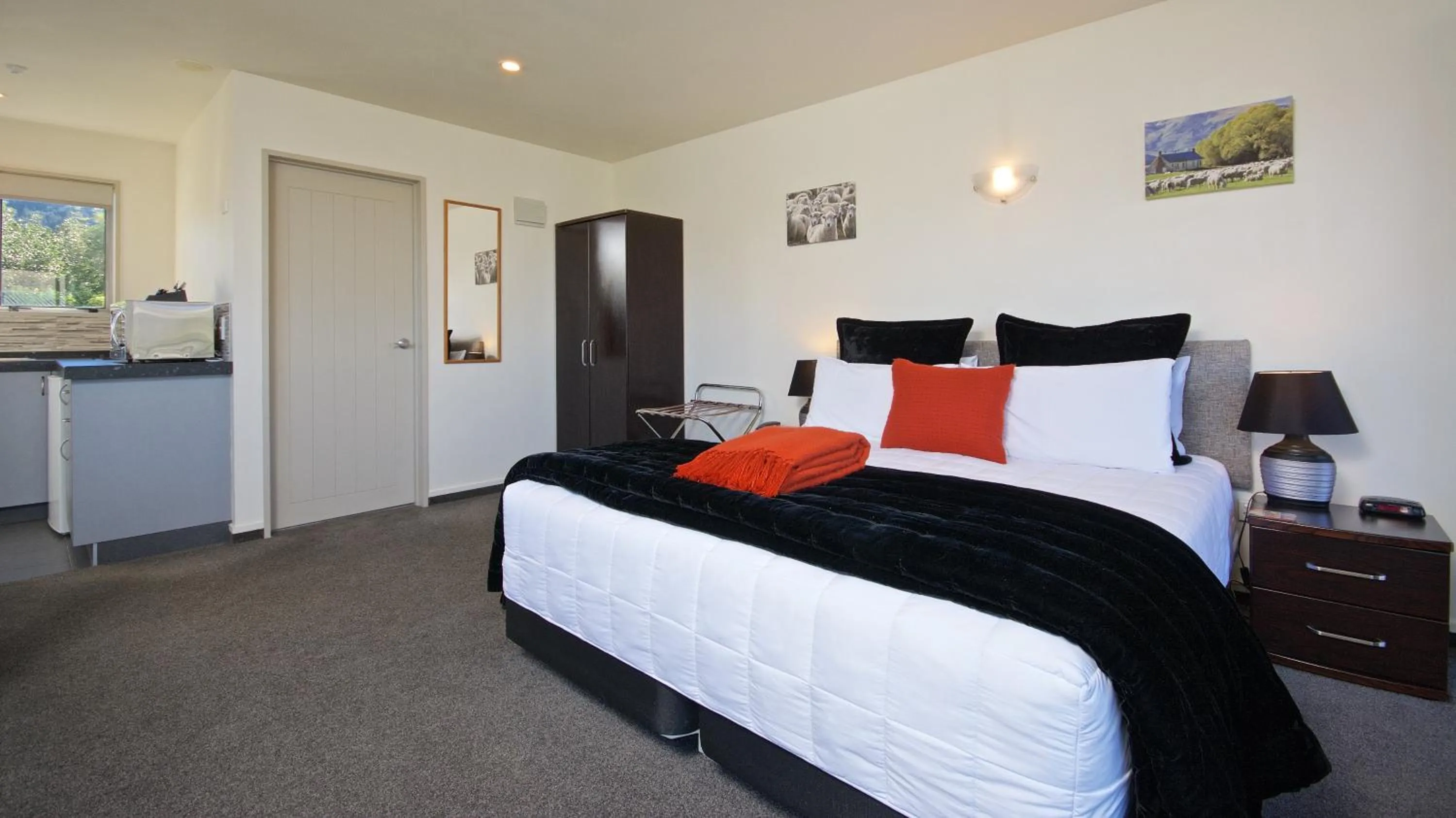 Bed in Alexis Motel & Apartments