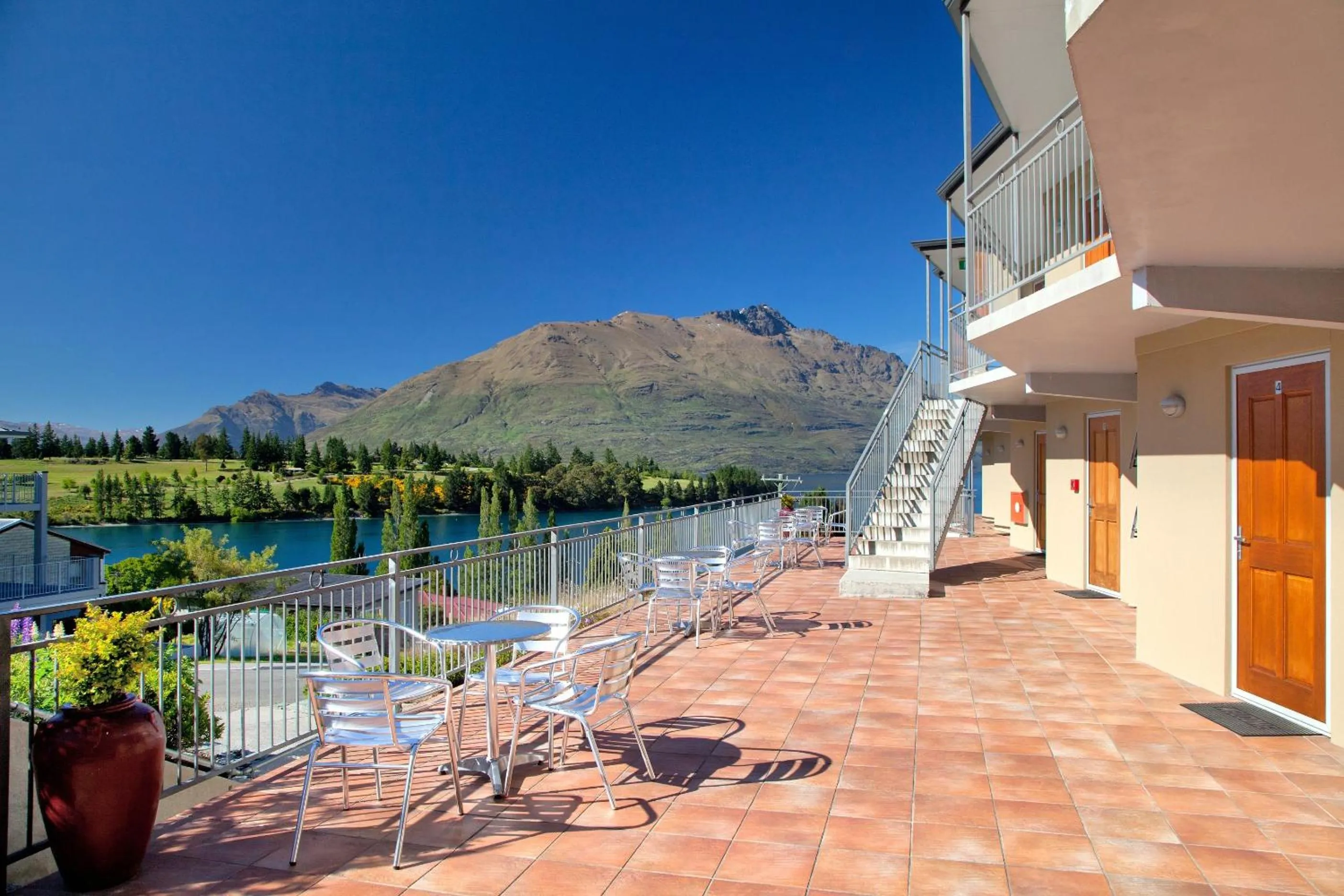 Lake view in Alexis Motel & Apartments