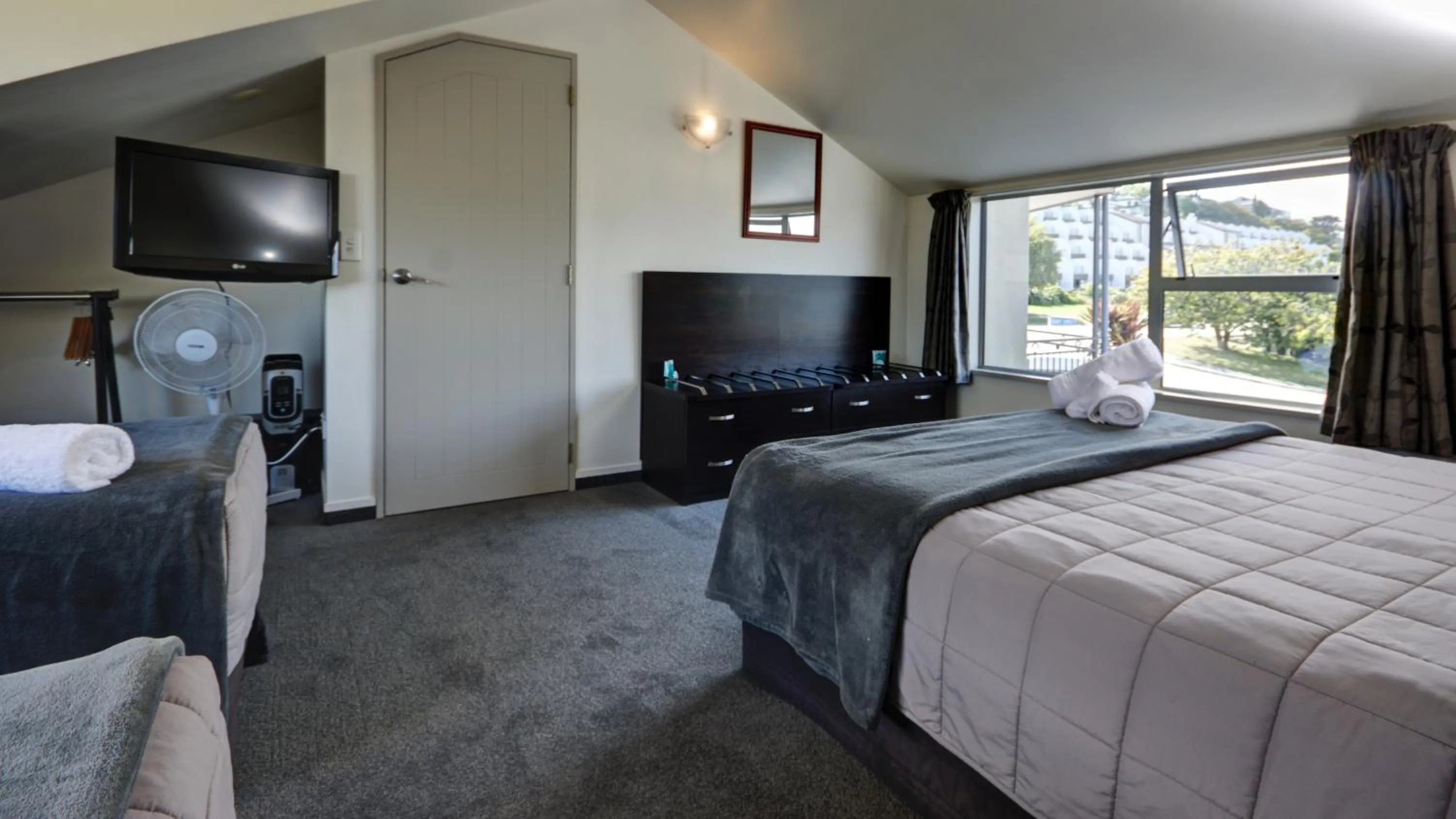 Bed in Alexis Motel & Apartments