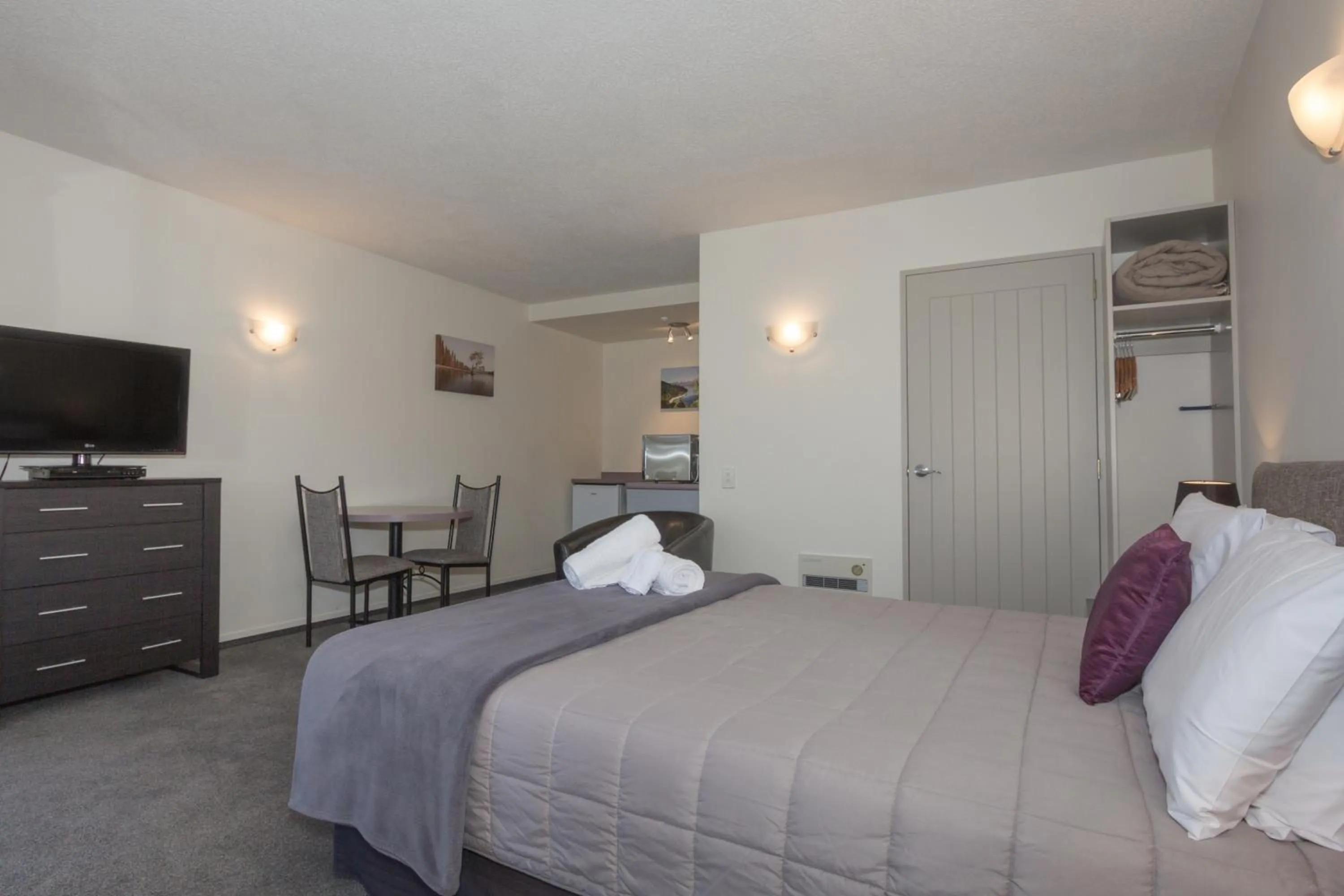 Bed in Alexis Motel & Apartments