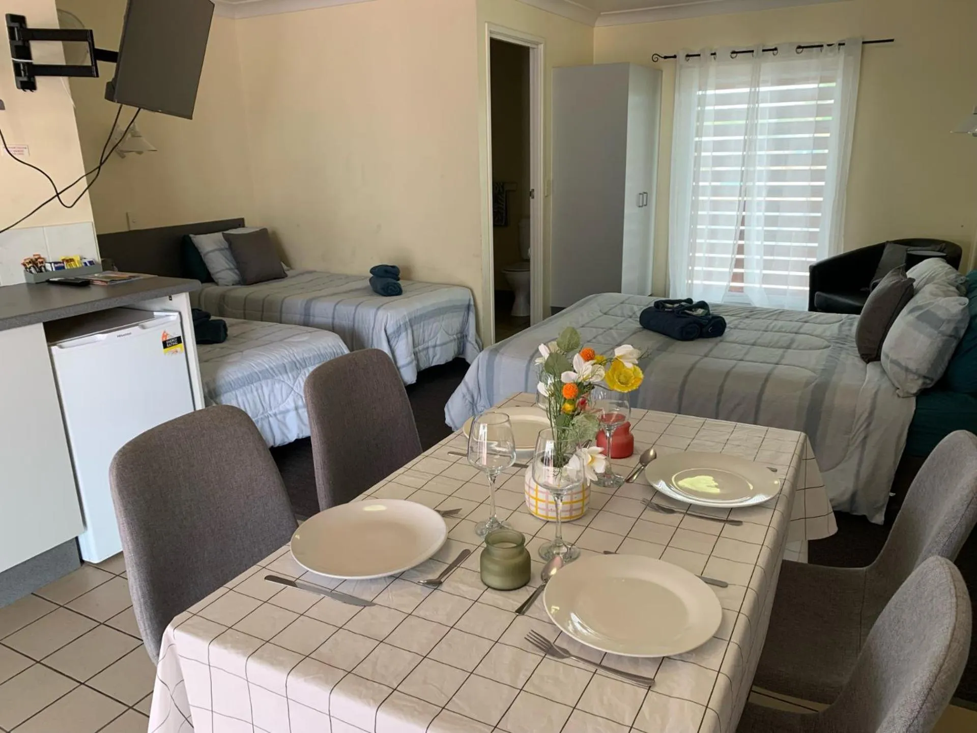 Kitchen or kitchenette in Central Point Motel