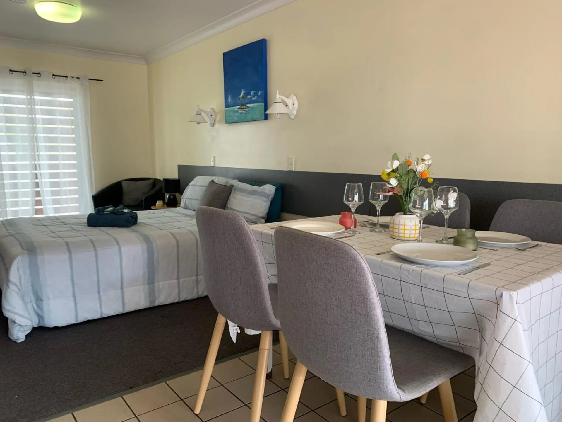 Dining area in Central Point Motel