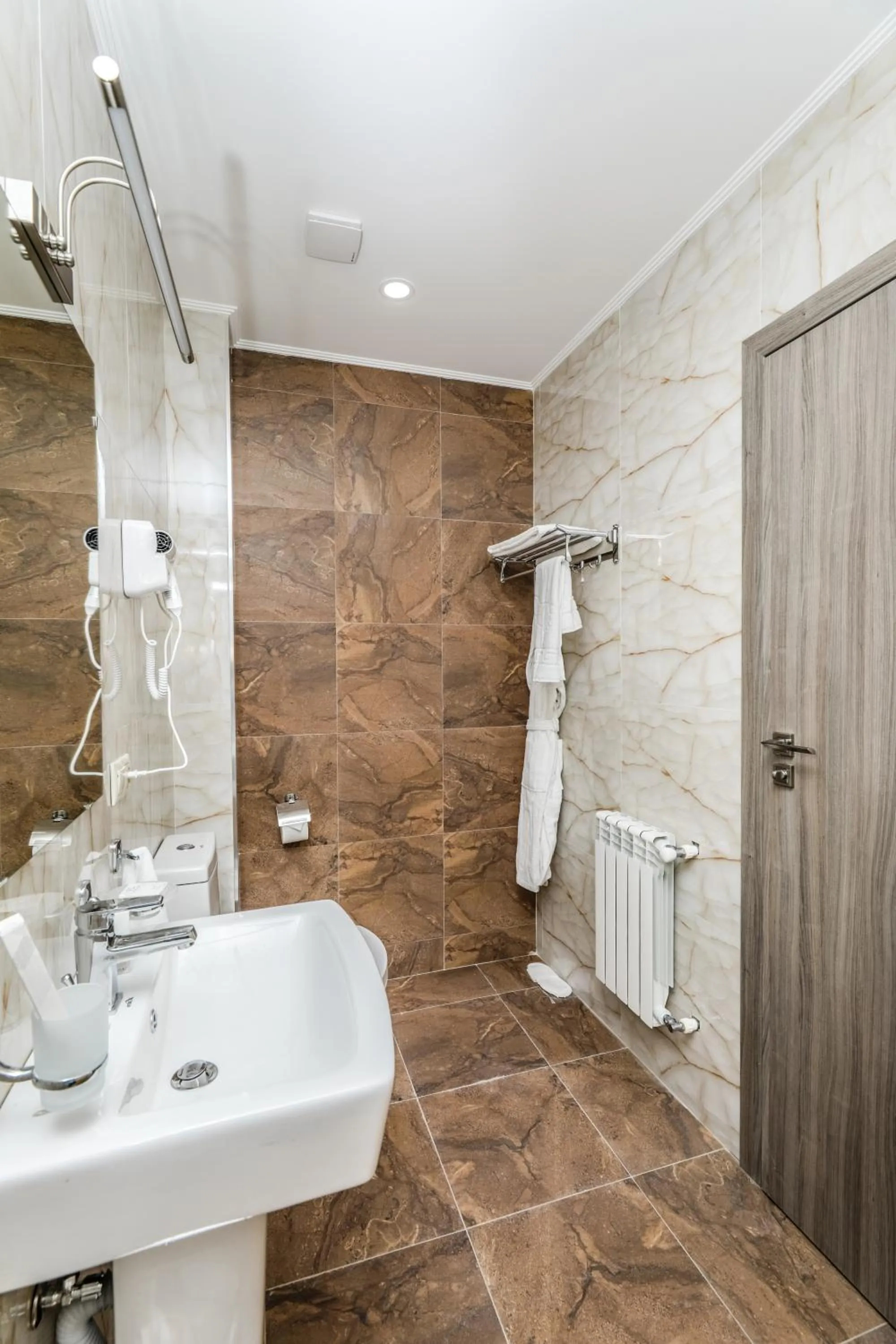 Shower in Bien hotel