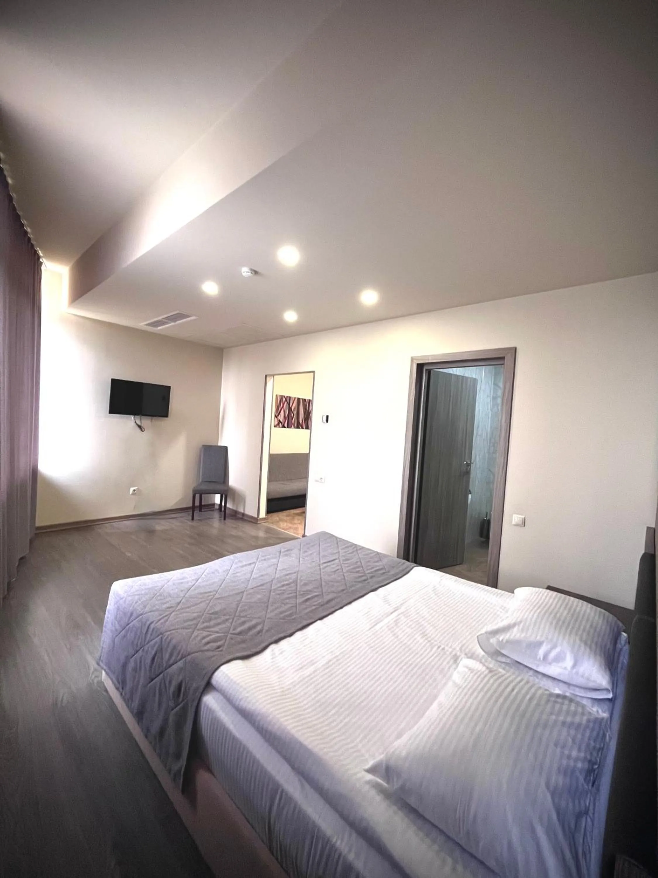 Photo of the whole room, Bed in Bien hotel