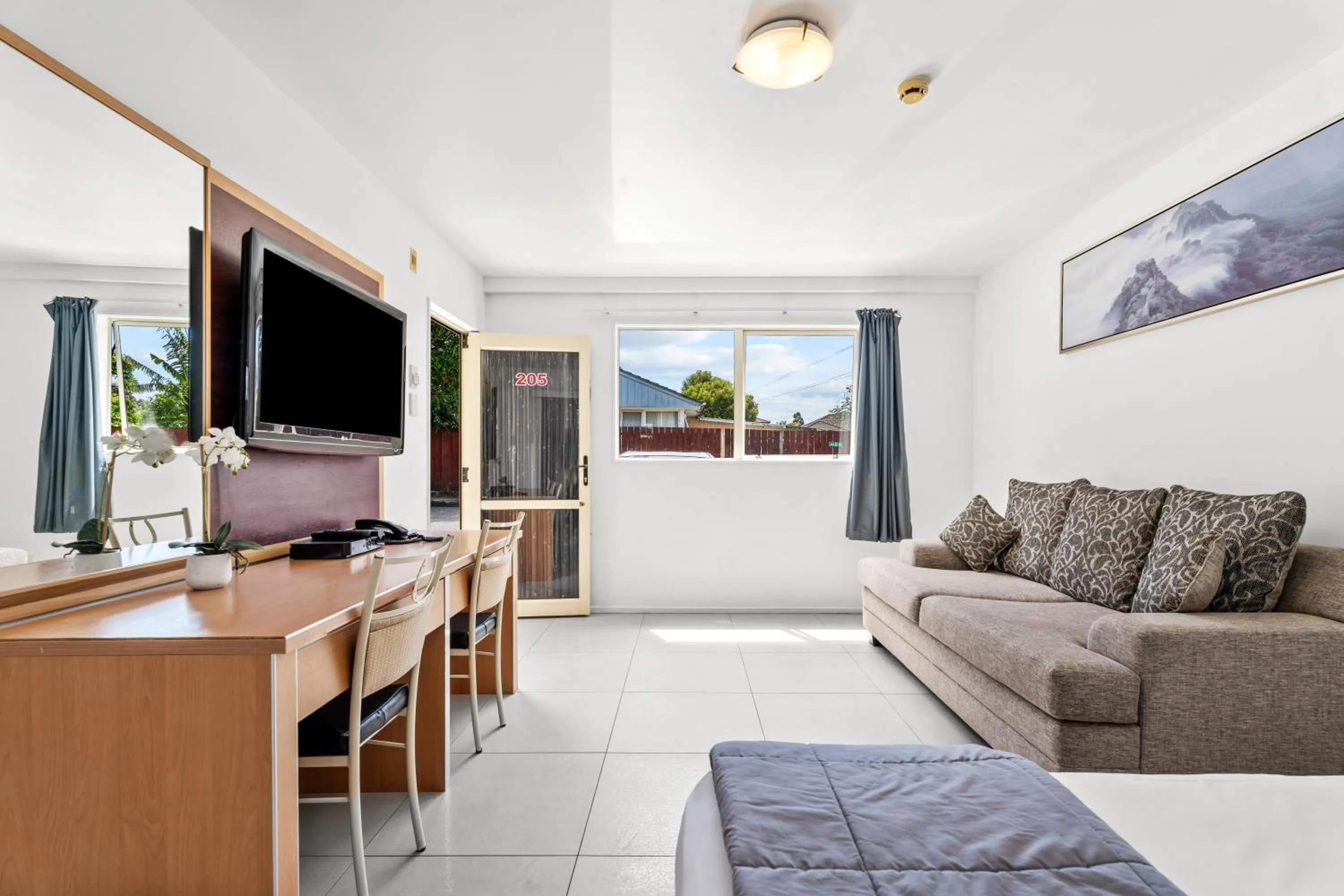 Living room in Avondale Motor Inn