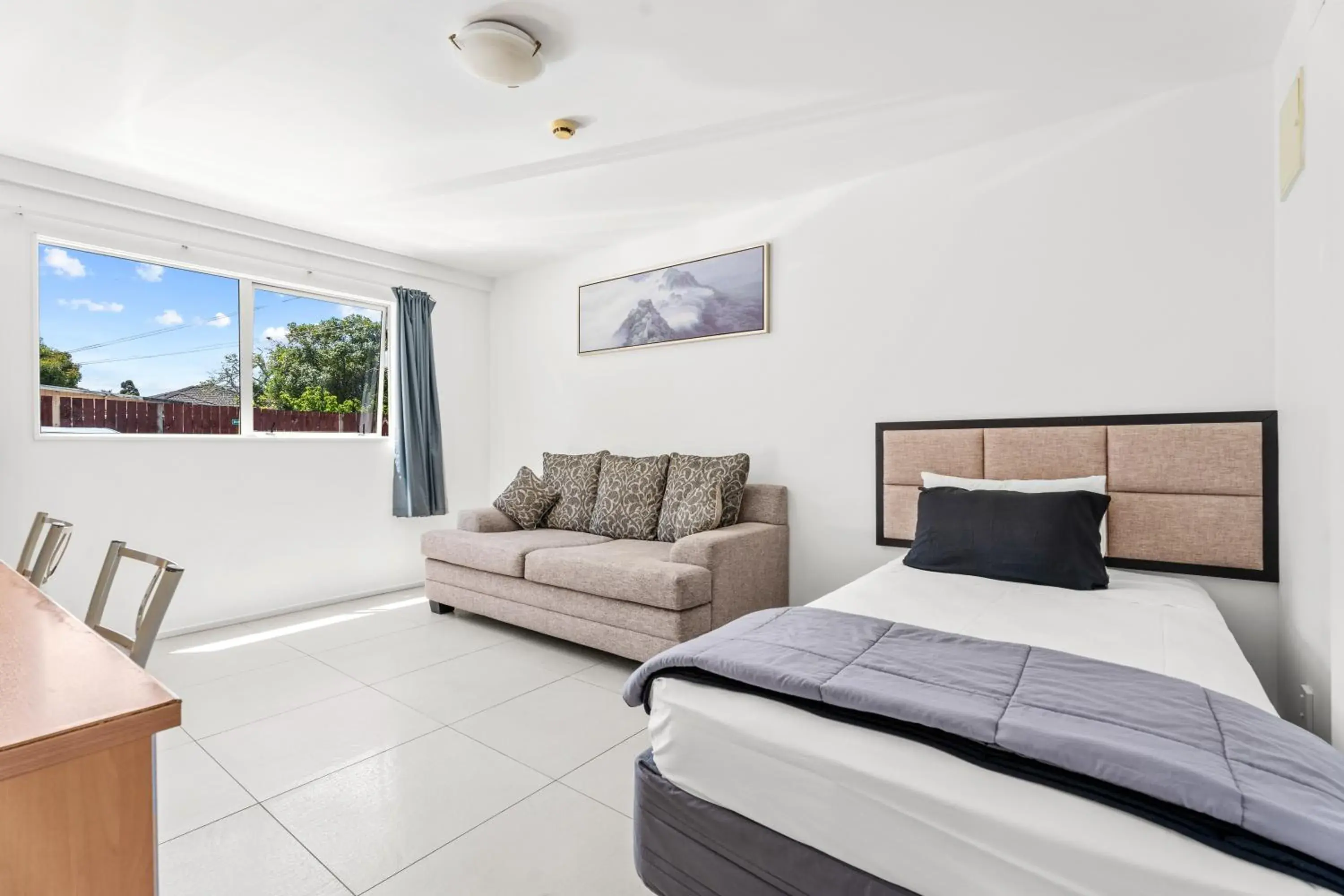 Bed in Avondale Motor Inn Bed in Avondale Motor Inn