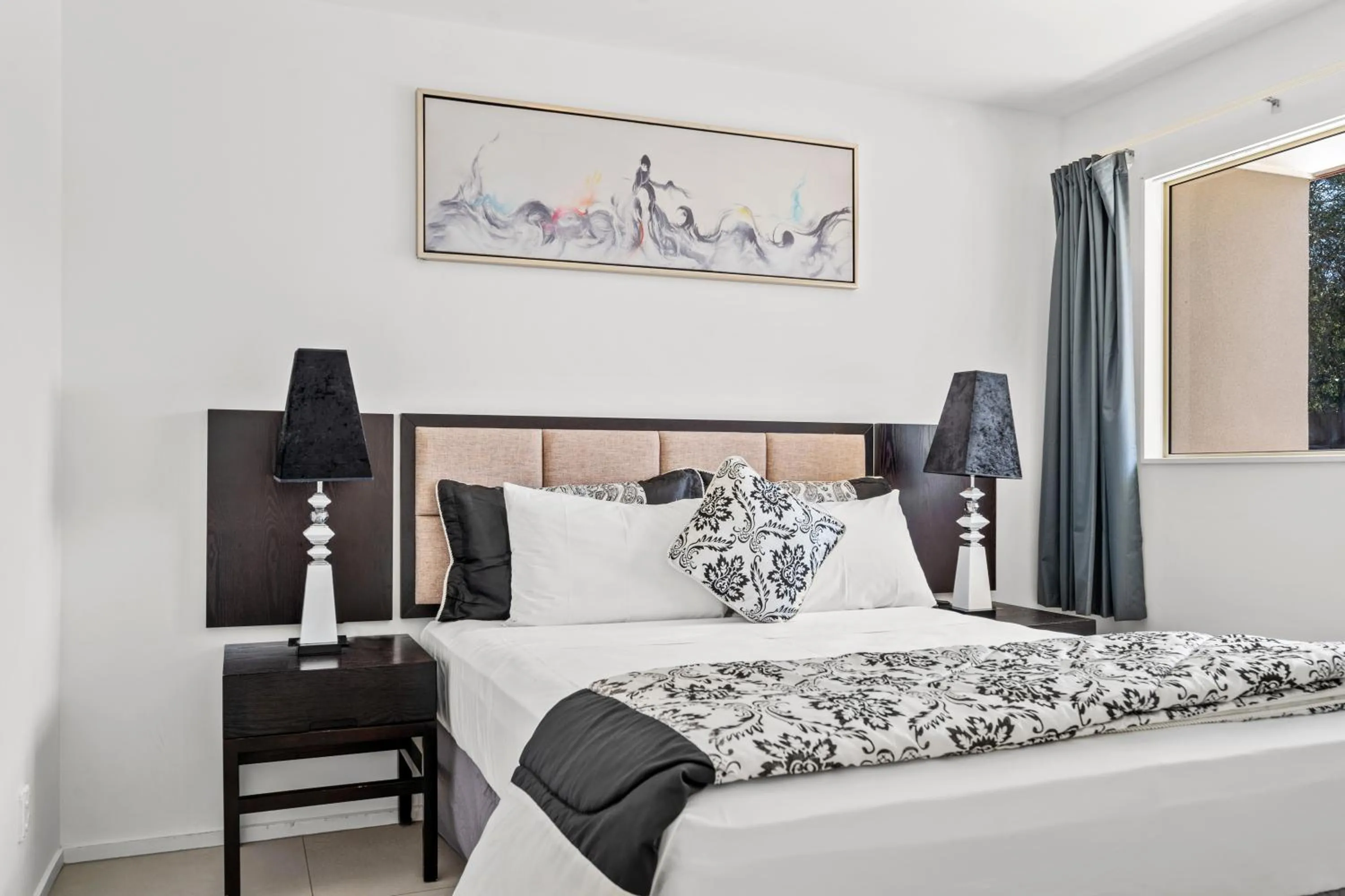 Bed in Avondale Motor Inn