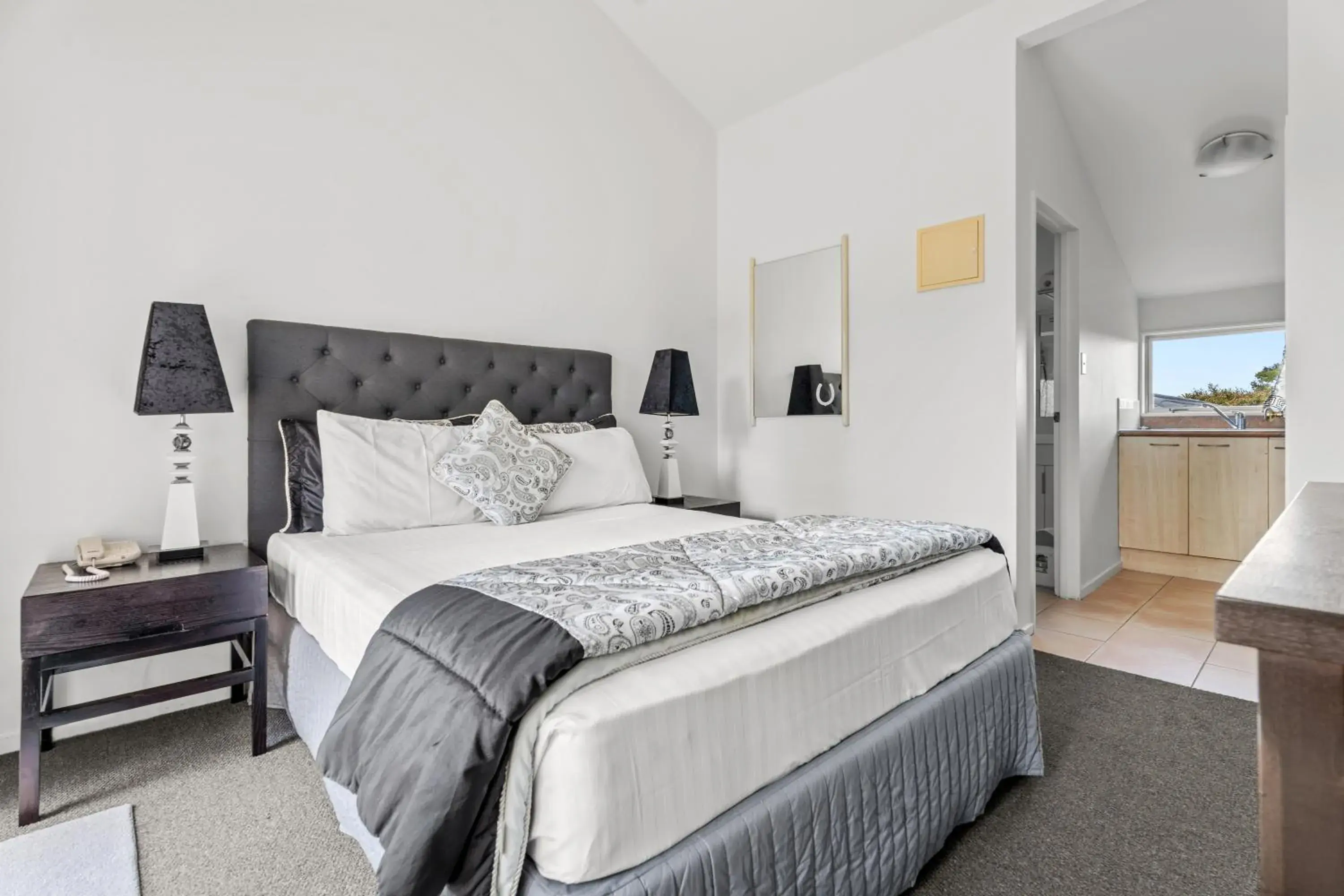 Bed in Avondale Motor Inn Bed in Avondale Motor Inn