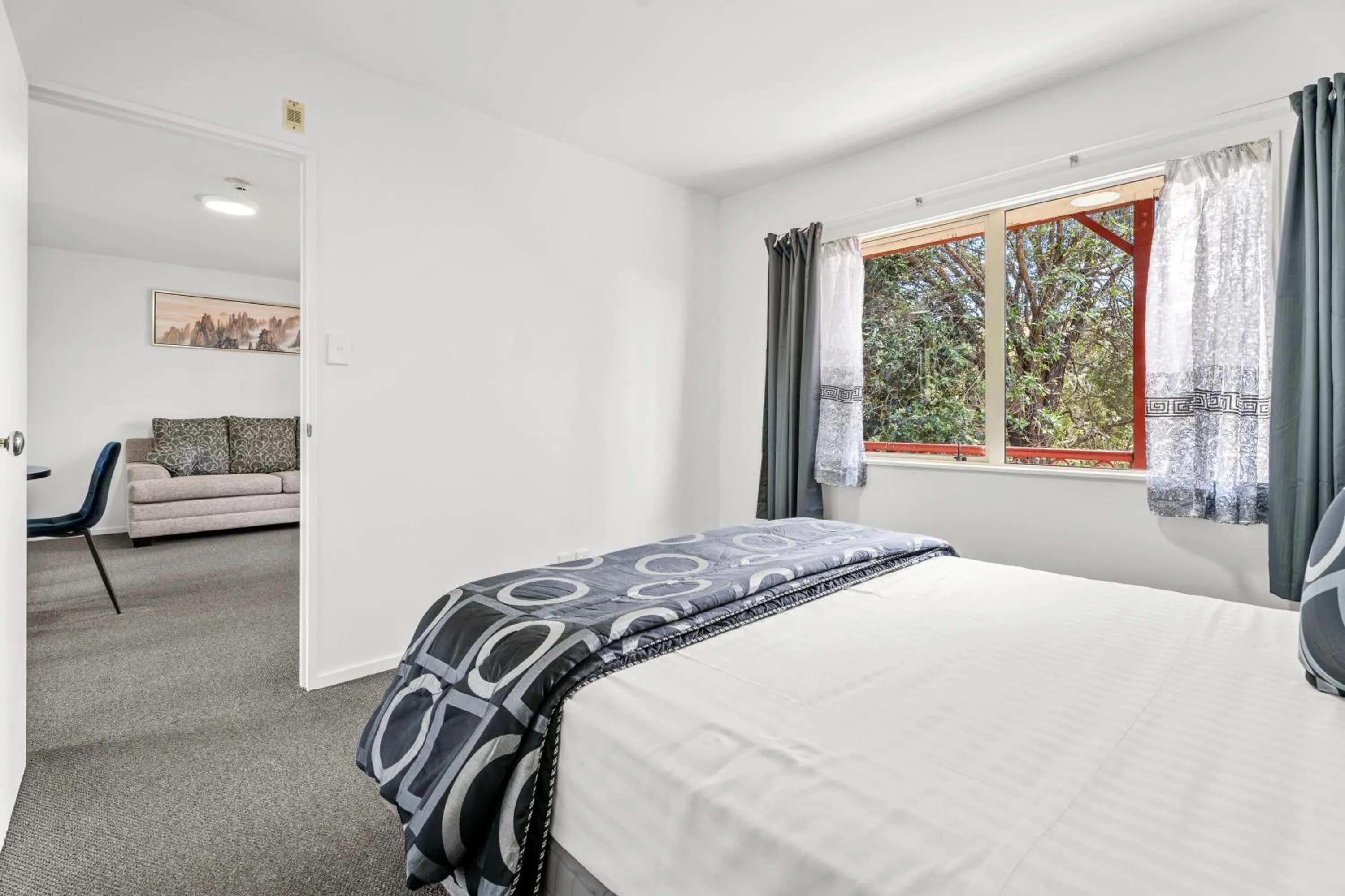 Bed in Avondale Motor Inn