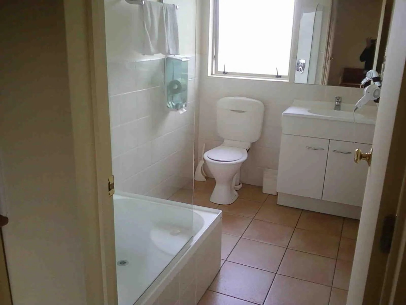 Bathroom in Avondale Motor Inn