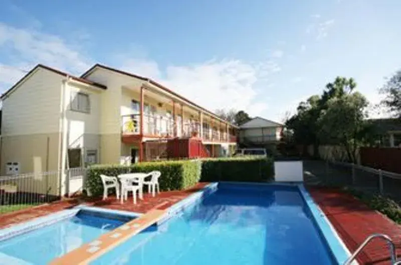 Swimming Pool in Avondale Motor Inn