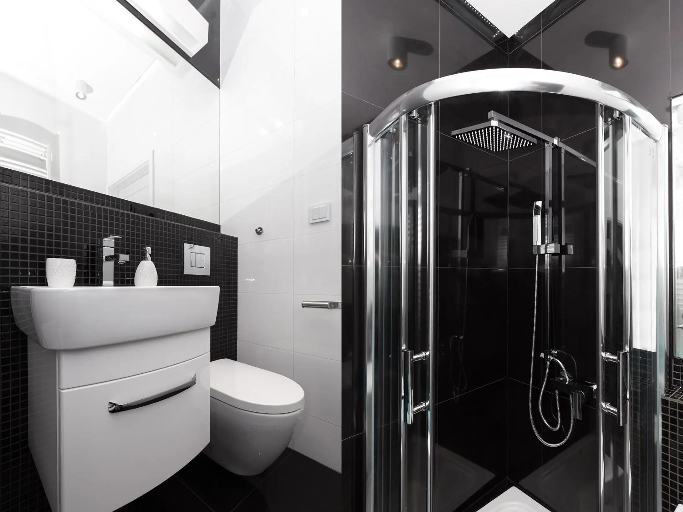 Bathroom in DIETLA 99 APARTMENTS - IDEAL LOCATION - in the heart of Krakow