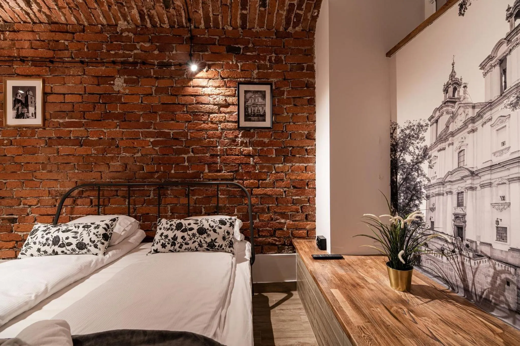 Photo of the whole room, Bed in DIETLA 99 APARTMENTS - IDEAL LOCATION - in the heart of Krakow