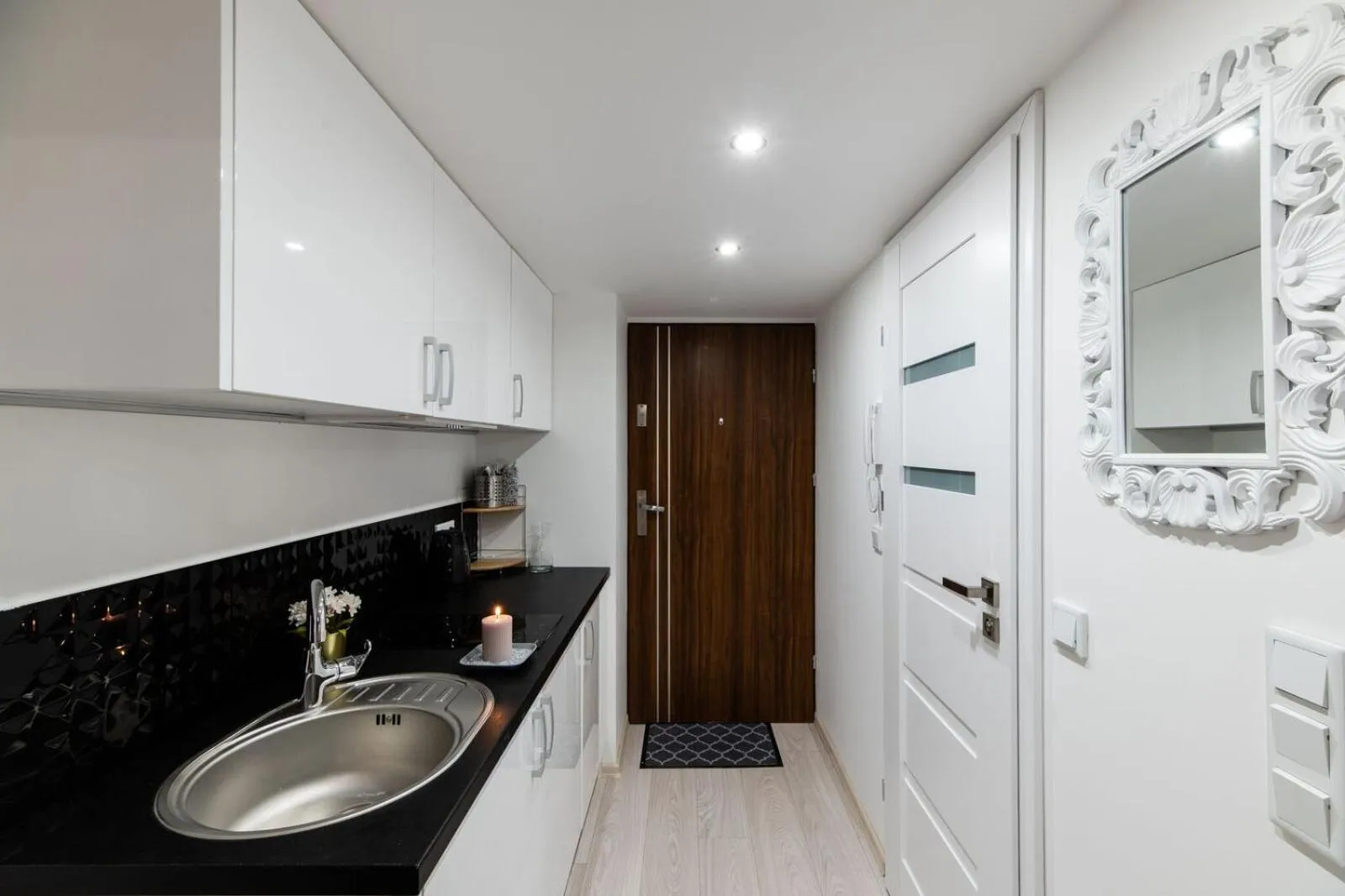 Kitchen or kitchenette in DIETLA 99 APARTMENTS - IDEAL LOCATION - in the heart of Krakow