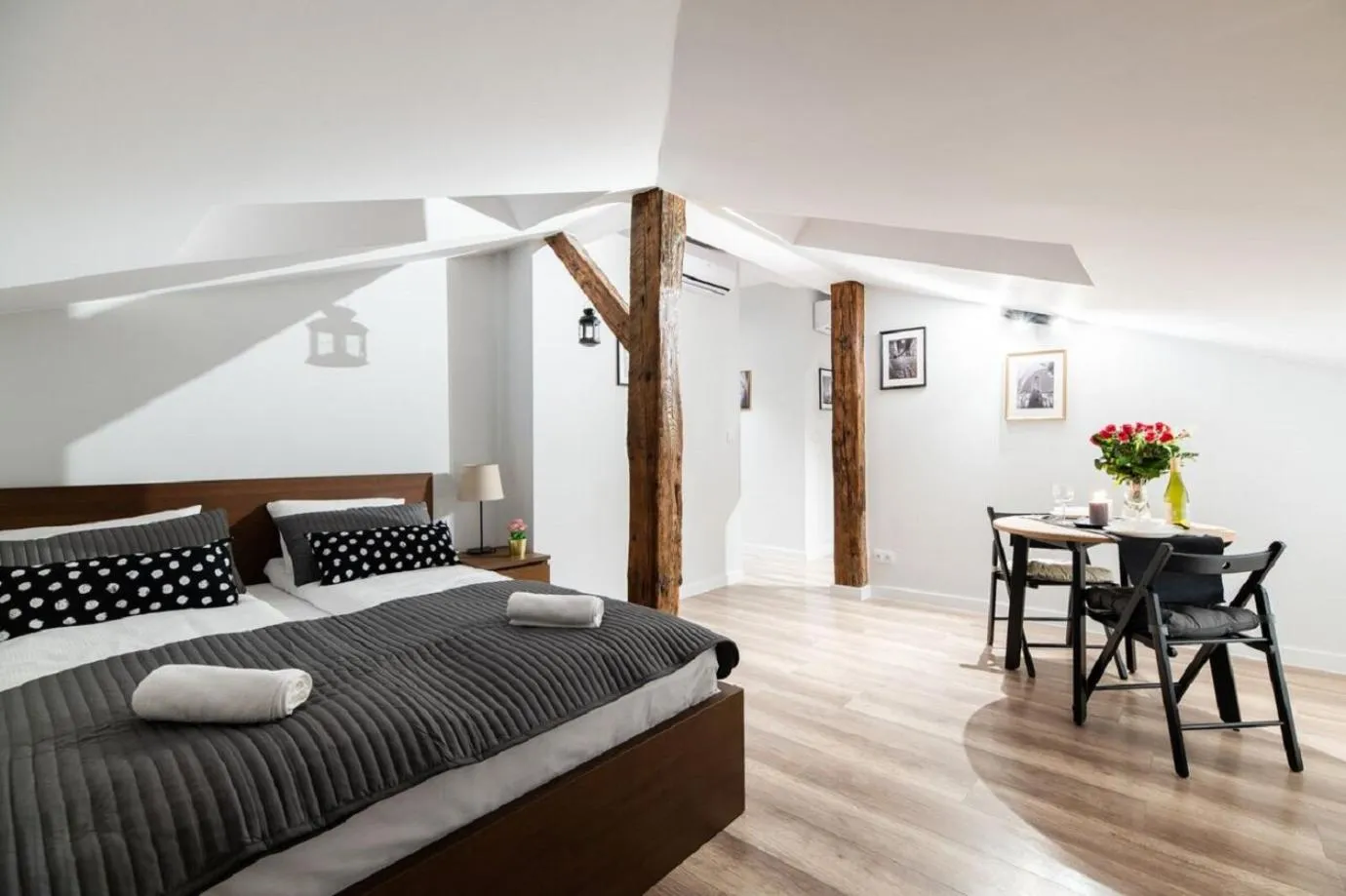 Photo of the whole room, Bed in DIETLA 99 APARTMENTS - IDEAL LOCATION - in the heart of Krakow