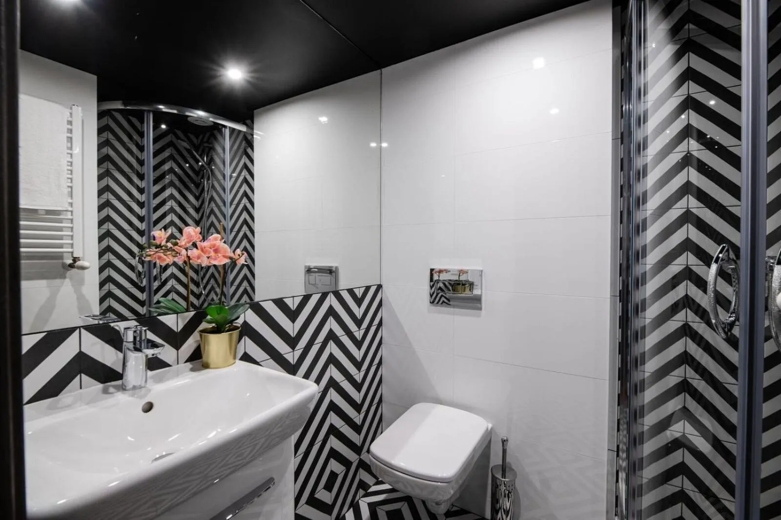 Bathroom in DIETLA 99 APARTMENTS - IDEAL LOCATION - in the heart of Krakow