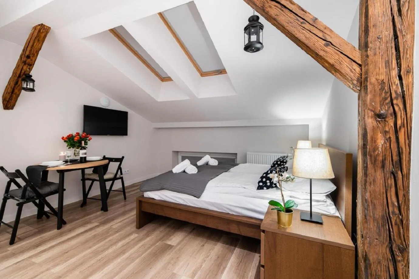 Photo of the whole room, Bed in DIETLA 99 APARTMENTS - IDEAL LOCATION - in the heart of Krakow