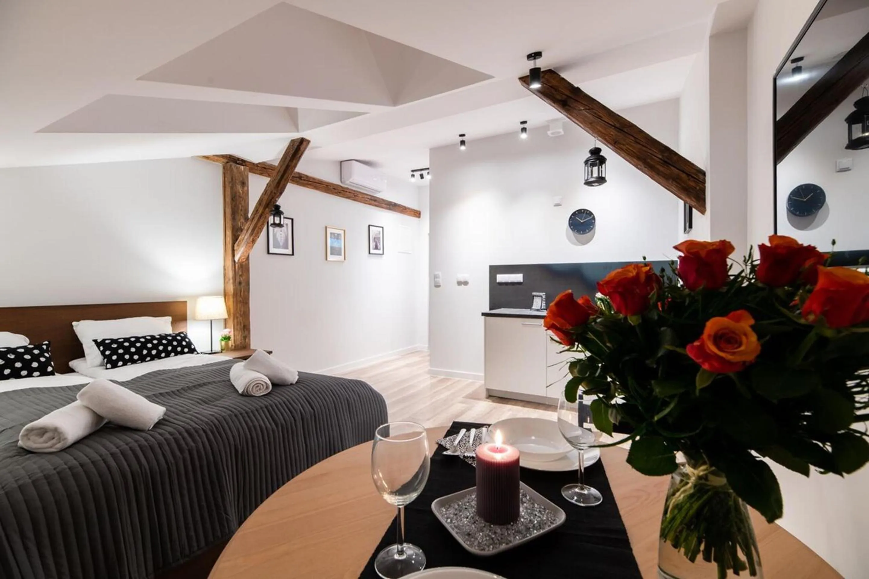 Photo of the whole room, Bed in DIETLA 99 APARTMENTS - IDEAL LOCATION - in the heart of Krakow
