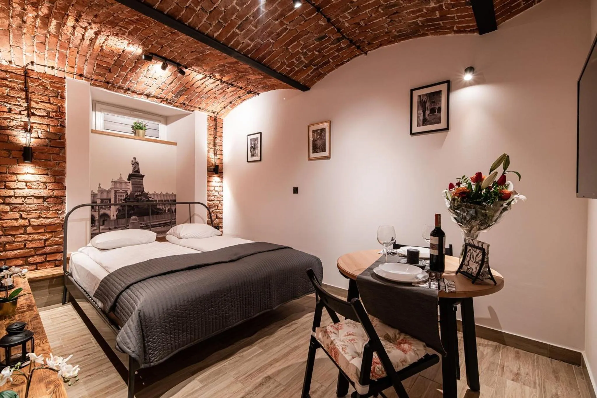 Photo of the whole room, Bed in DIETLA 99 APARTMENTS - IDEAL LOCATION - in the heart of Krakow