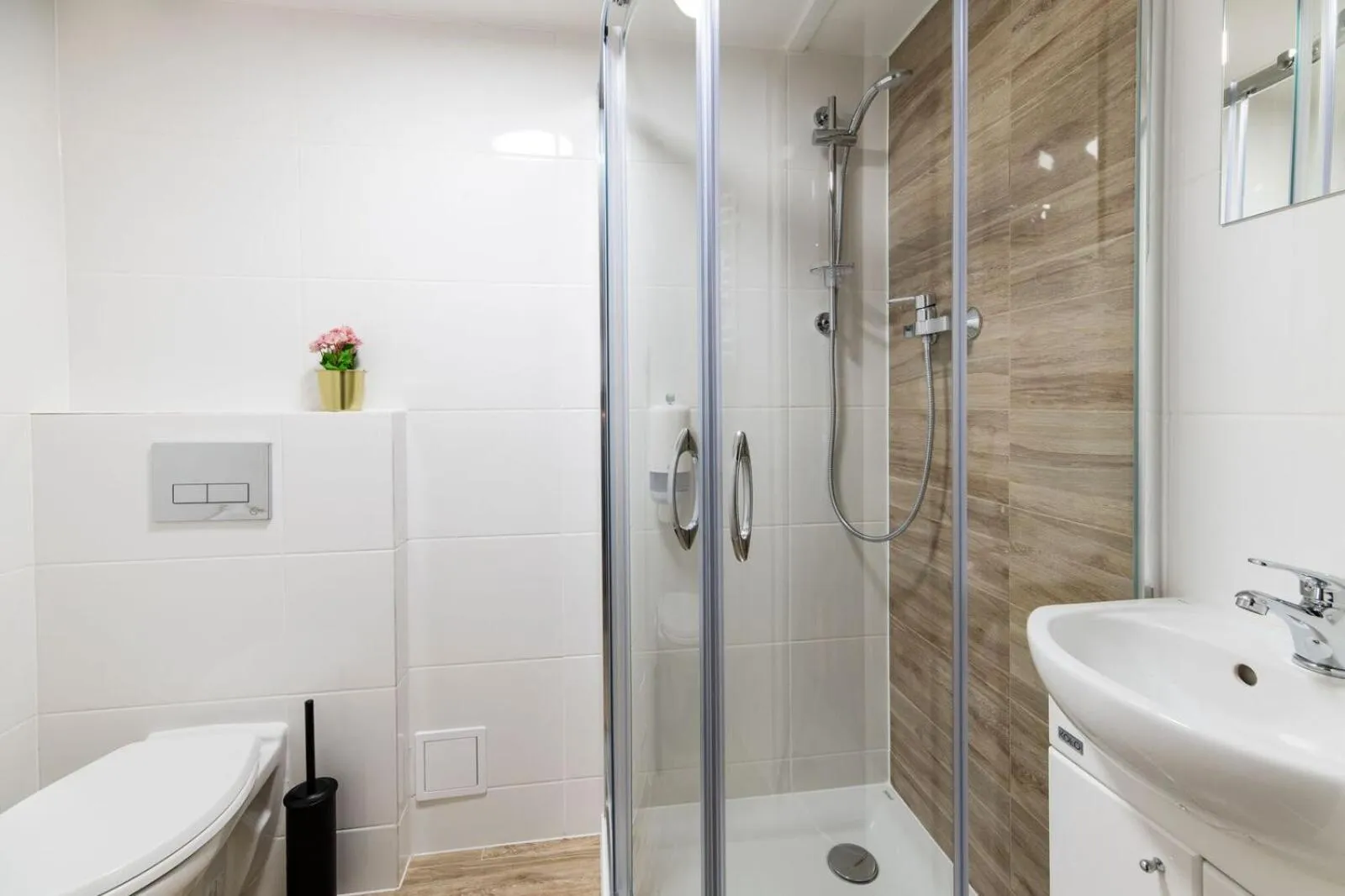 Bathroom in DIETLA 99 APARTMENTS - IDEAL LOCATION - in the heart of Krakow
