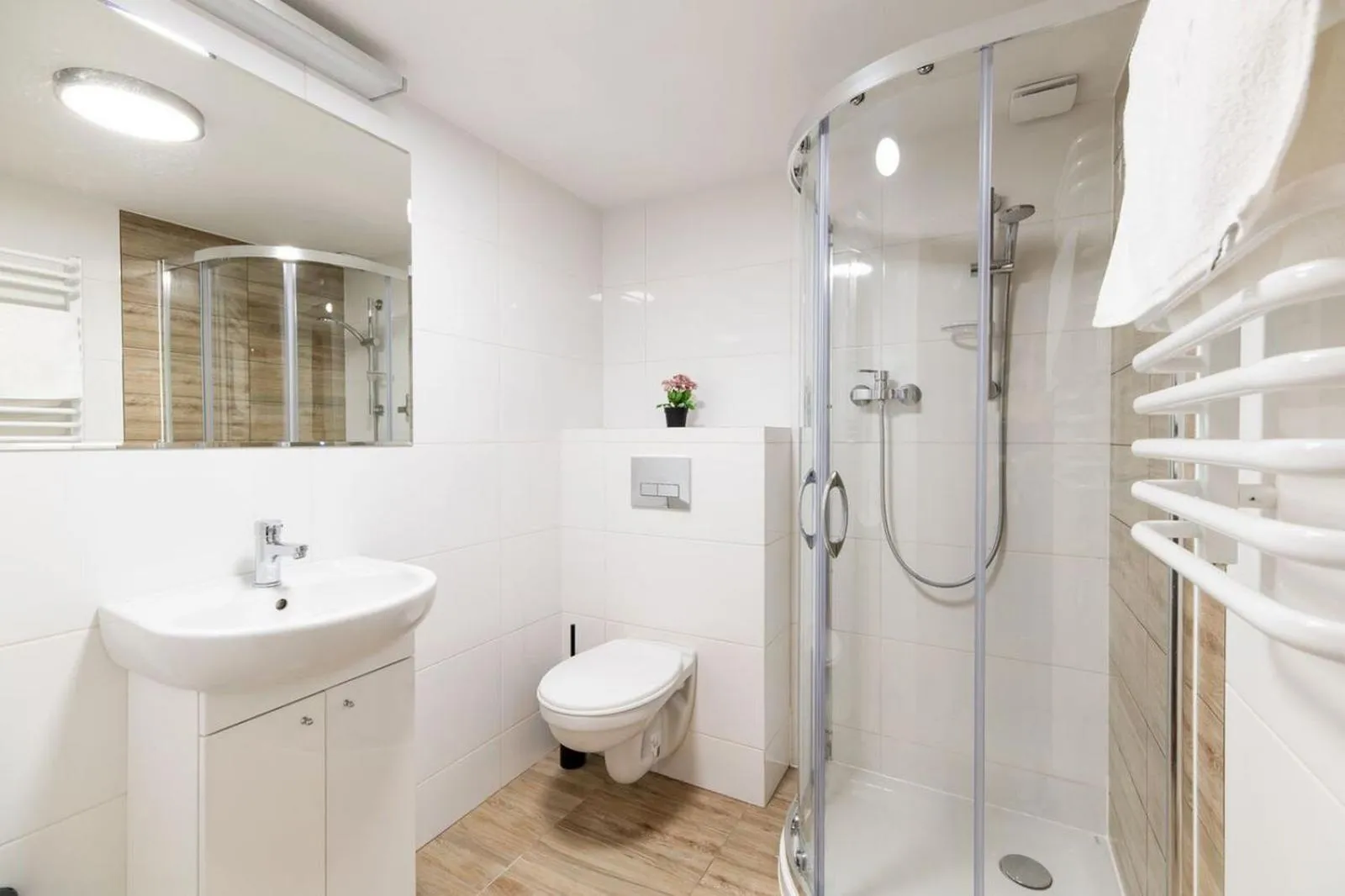 Bathroom in DIETLA 99 APARTMENTS - IDEAL LOCATION - in the heart of Krakow