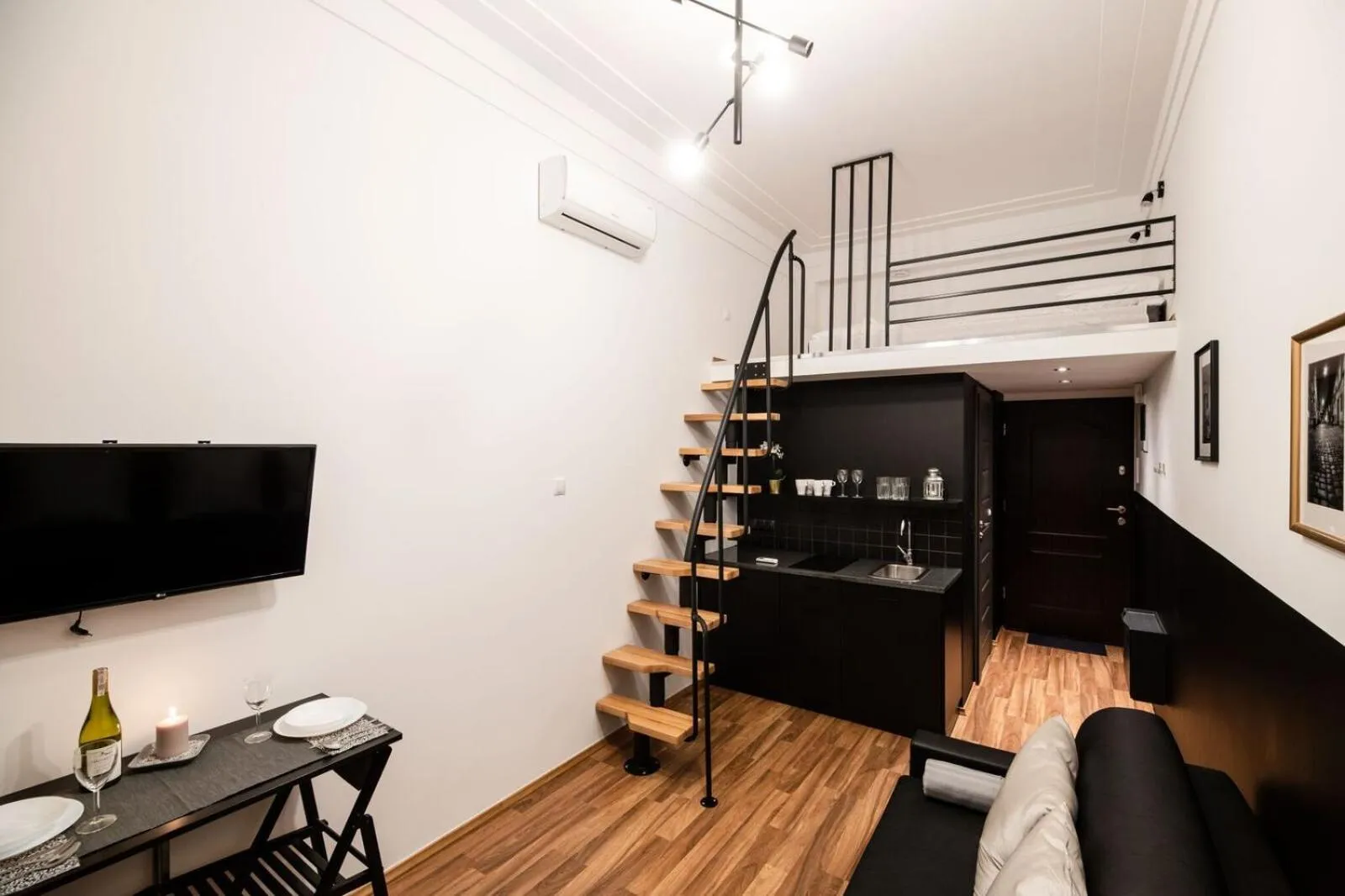 Seating area in DIETLA 99 APARTMENTS - IDEAL LOCATION - in the heart of Krakow