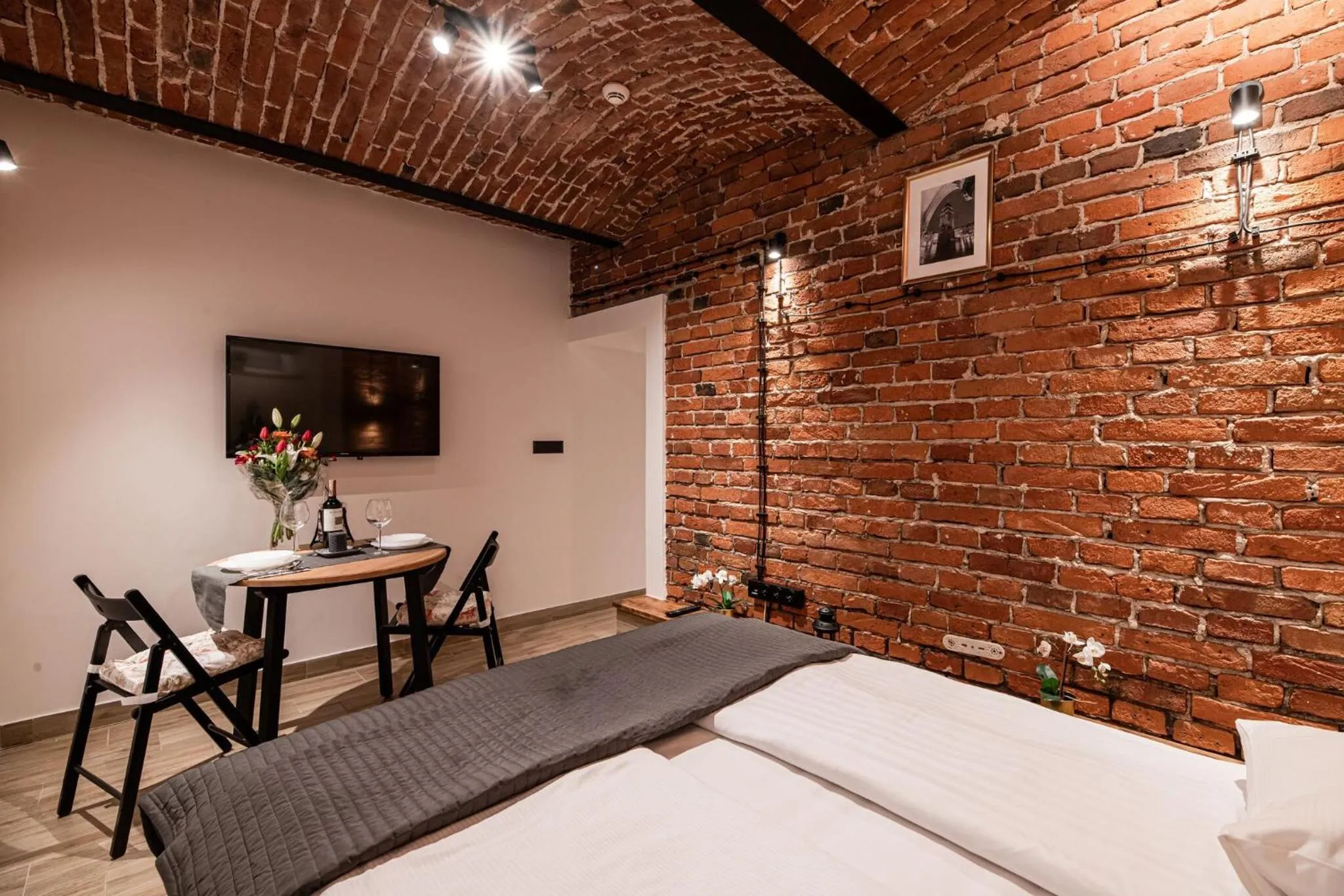 Photo of the whole room, Bed in DIETLA 99 APARTMENTS - IDEAL LOCATION - in the heart of Krakow