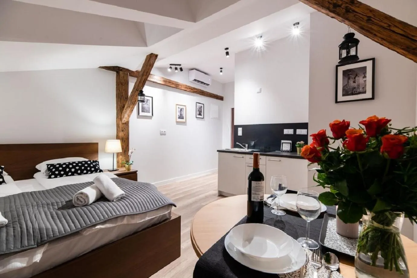 Photo of the whole room, Bed in DIETLA 99 APARTMENTS - IDEAL LOCATION - in the heart of Krakow