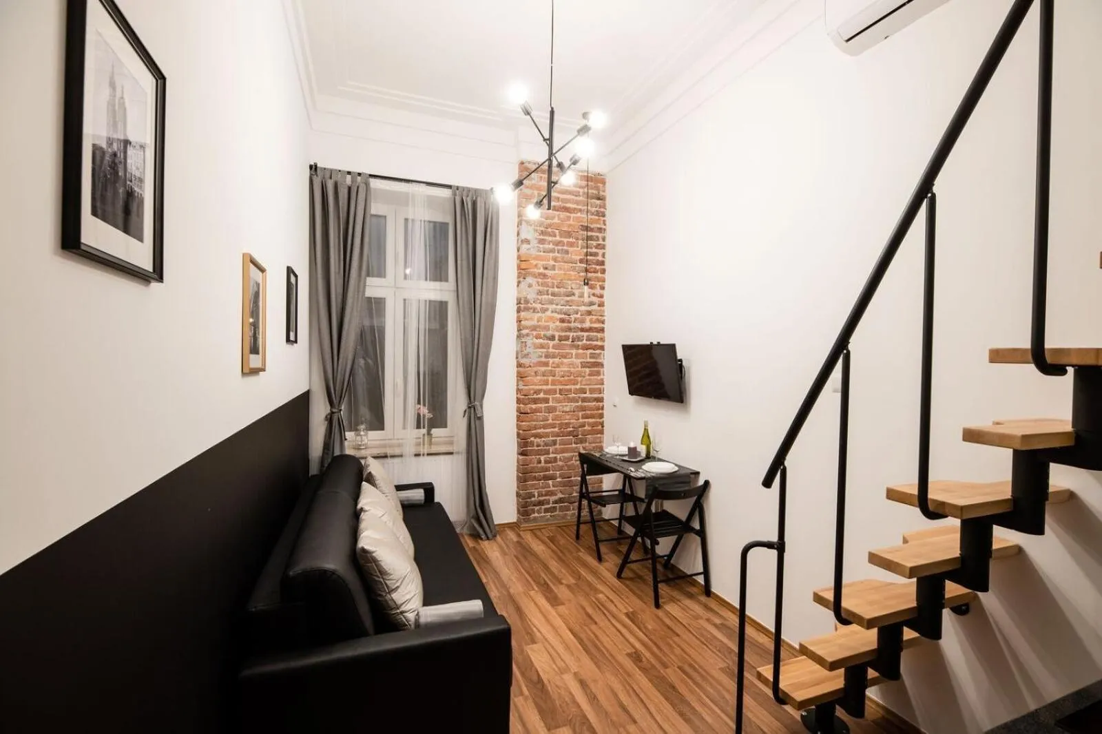 Seating area in DIETLA 99 APARTMENTS - IDEAL LOCATION - in the heart of Krakow