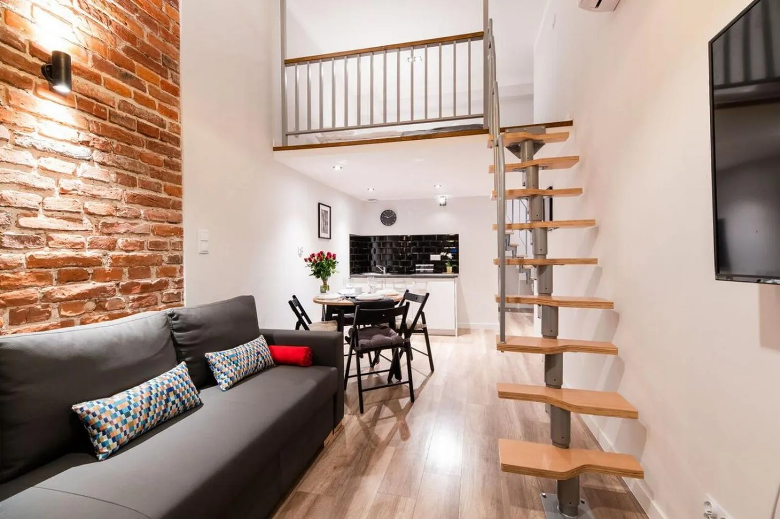 Photo of the whole room in DIETLA 99 APARTMENTS - IDEAL LOCATION - in the heart of Krakow