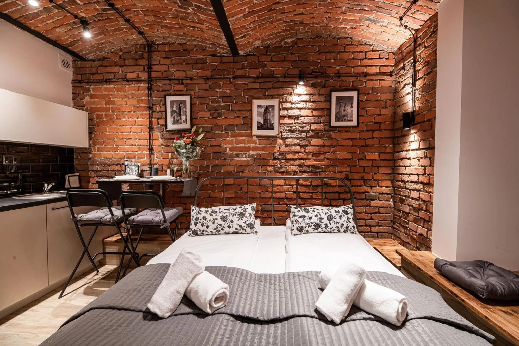 Photo of the whole room, Bed in DIETLA 99 APARTMENTS - IDEAL LOCATION - in the heart of Krakow