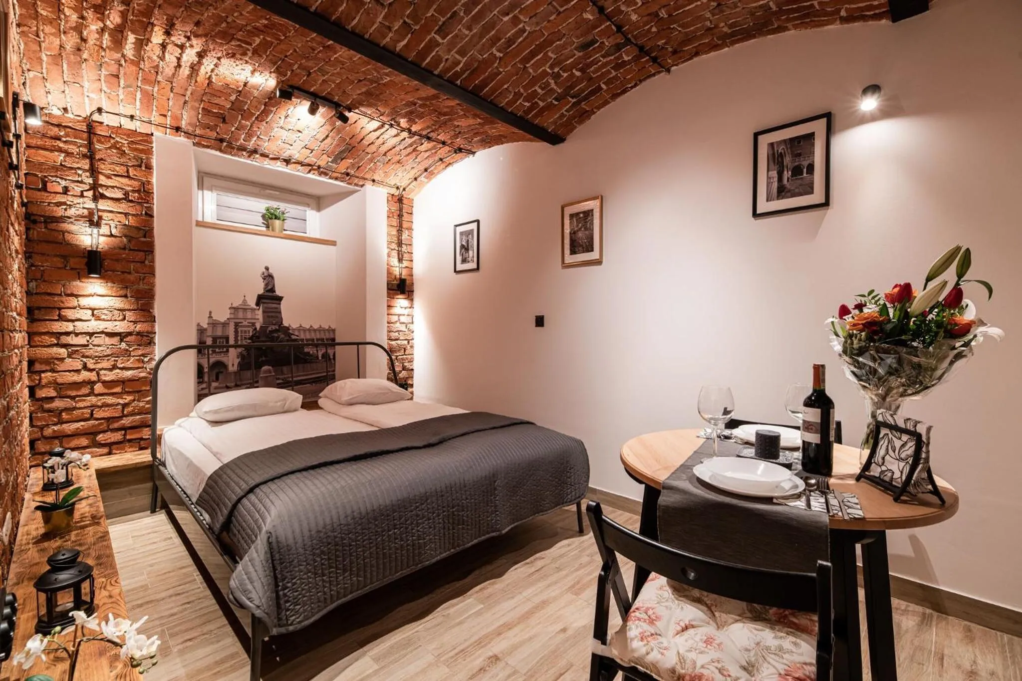 Photo of the whole room, Bed in DIETLA 99 APARTMENTS - IDEAL LOCATION - in the heart of Krakow