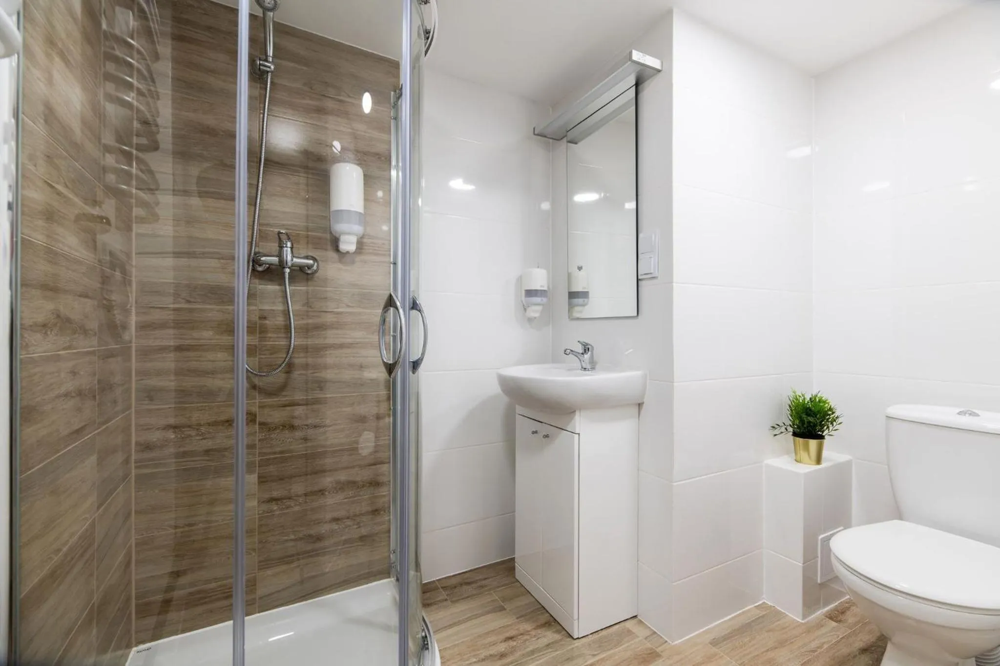 Bathroom in DIETLA 99 APARTMENTS - IDEAL LOCATION - in the heart of Krakow