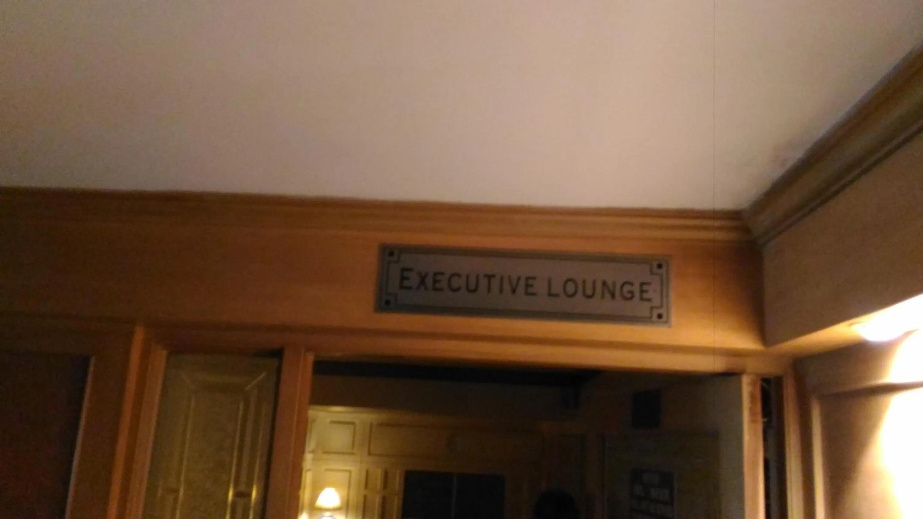 Restaurant/places to eat in Taj Tristar