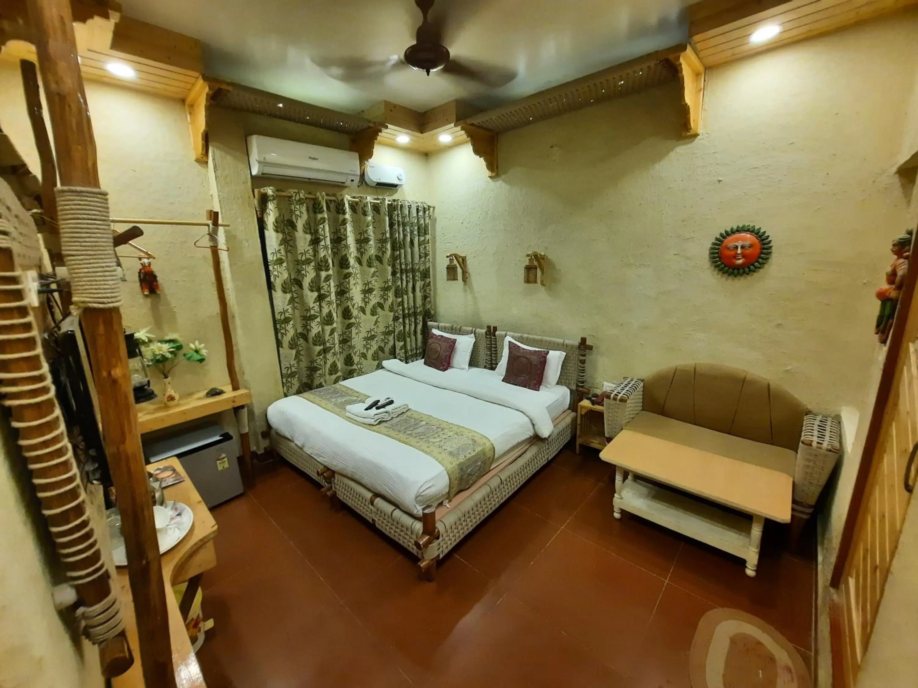 Photo of the whole room, Bed in Hotel Temple On Ganges
