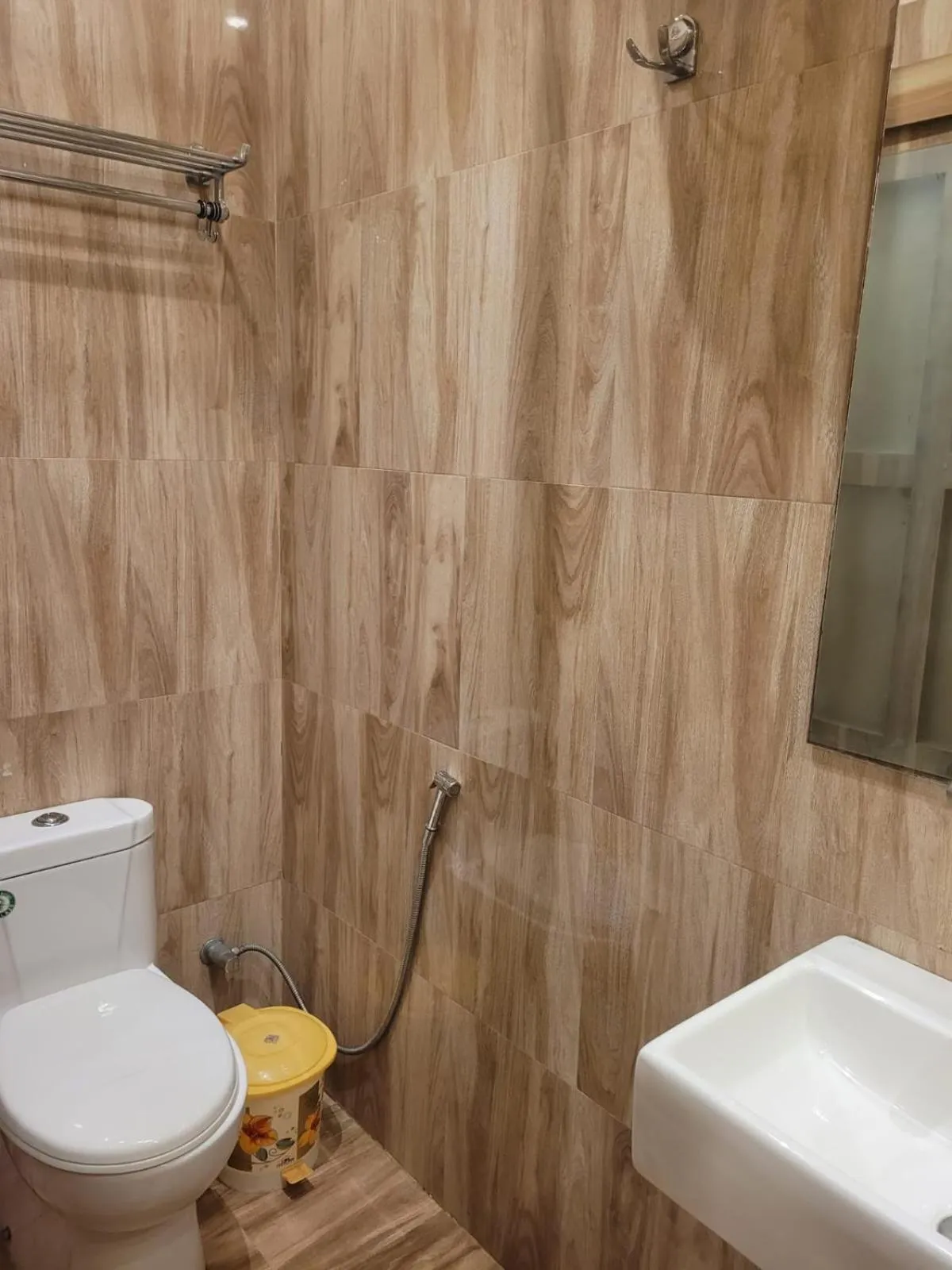 Toilet in Hotel Temple On Ganges