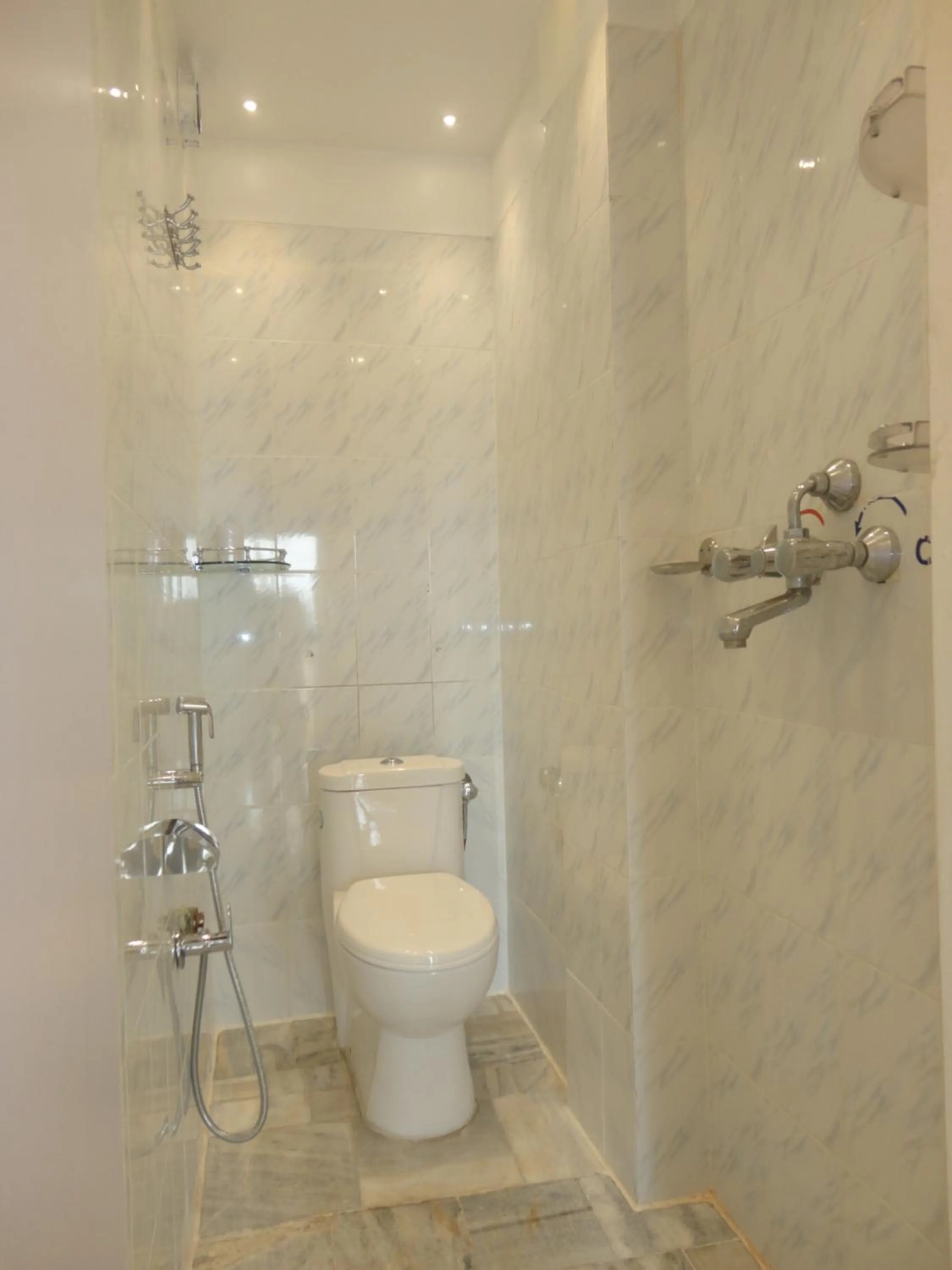 Shower in Hotel Temple On Ganges