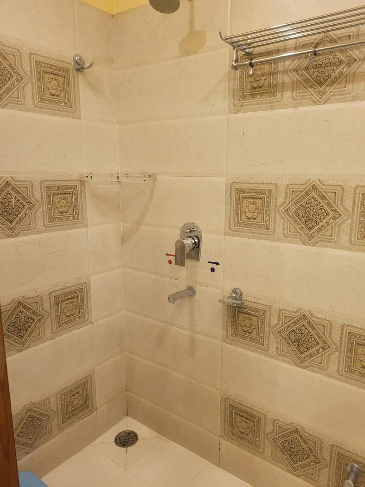 Shower in Hotel Temple On Ganges