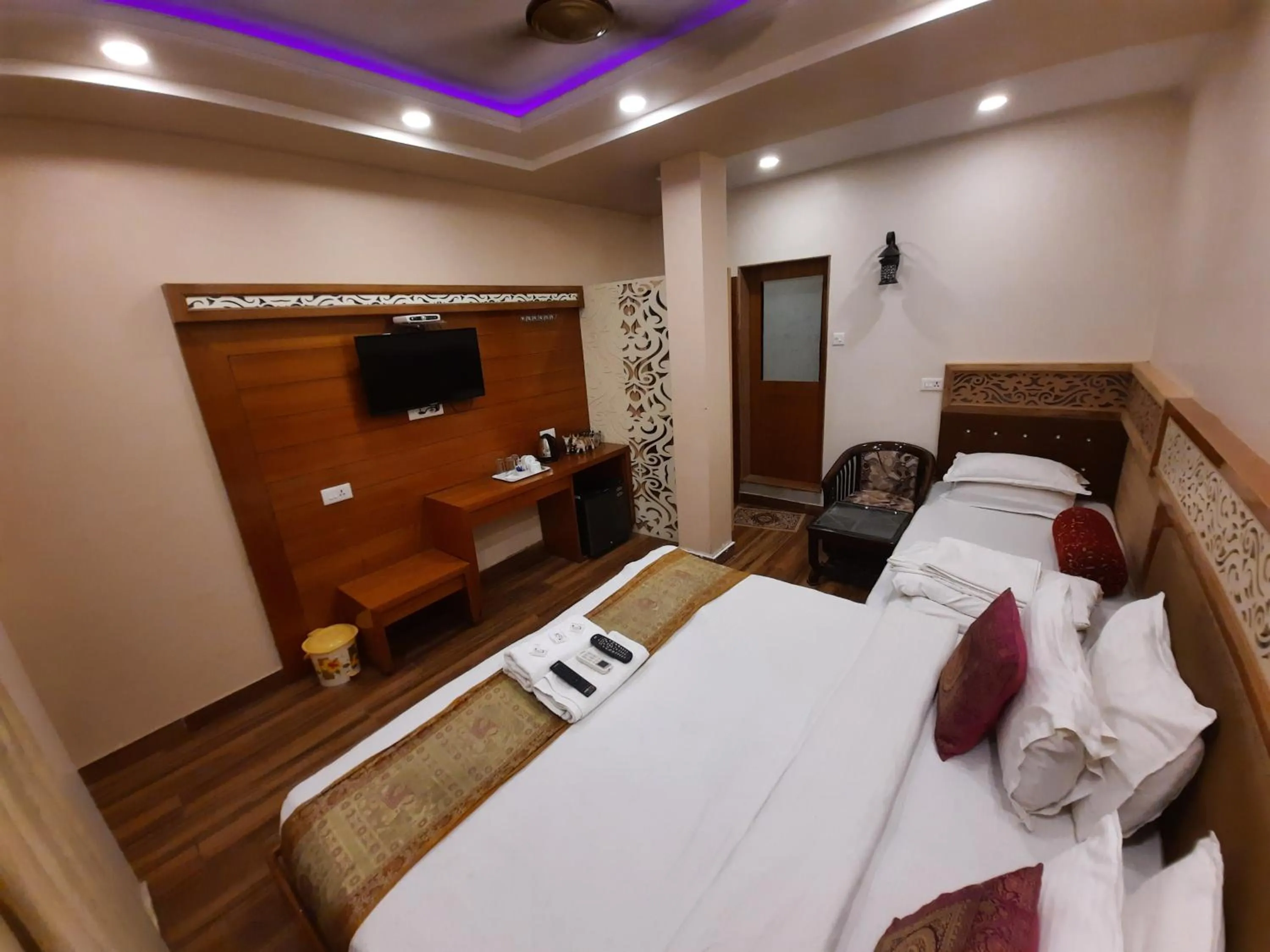 Photo of the whole room, Bed in Hotel Temple On Ganges
