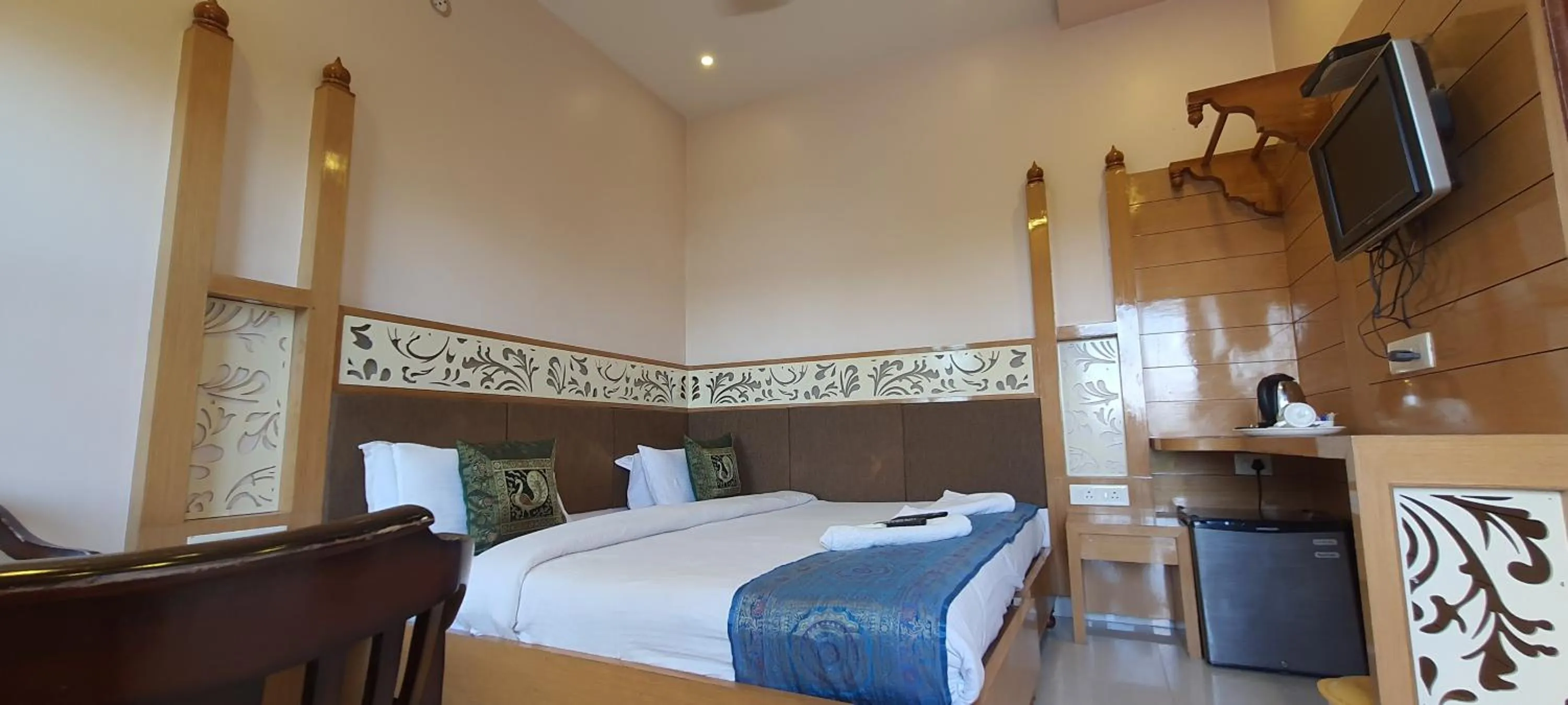 Photo of the whole room, Bed in Hotel Temple On Ganges